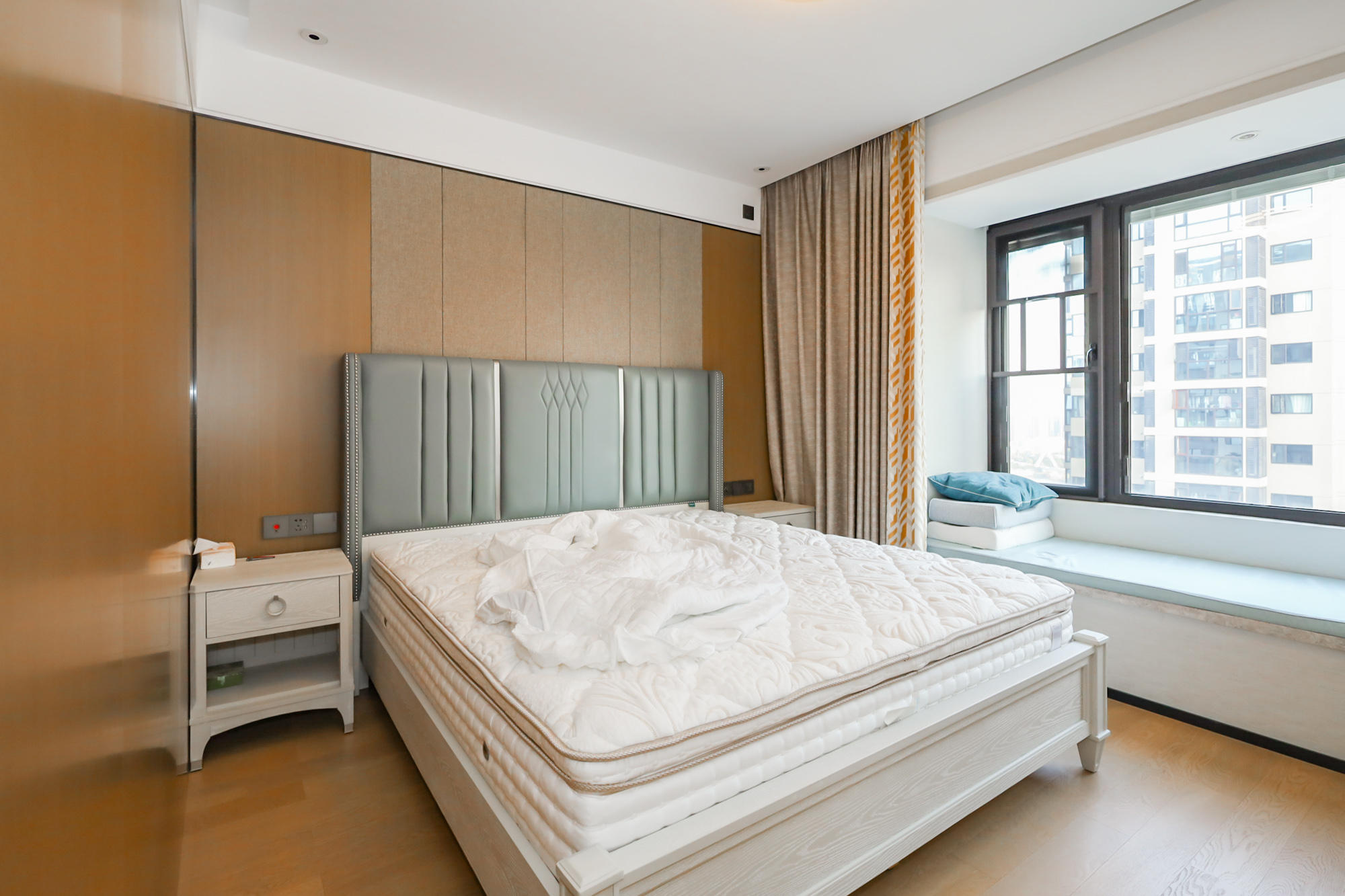 万科里金域国际  4室2厅2卫    318.0万卧室