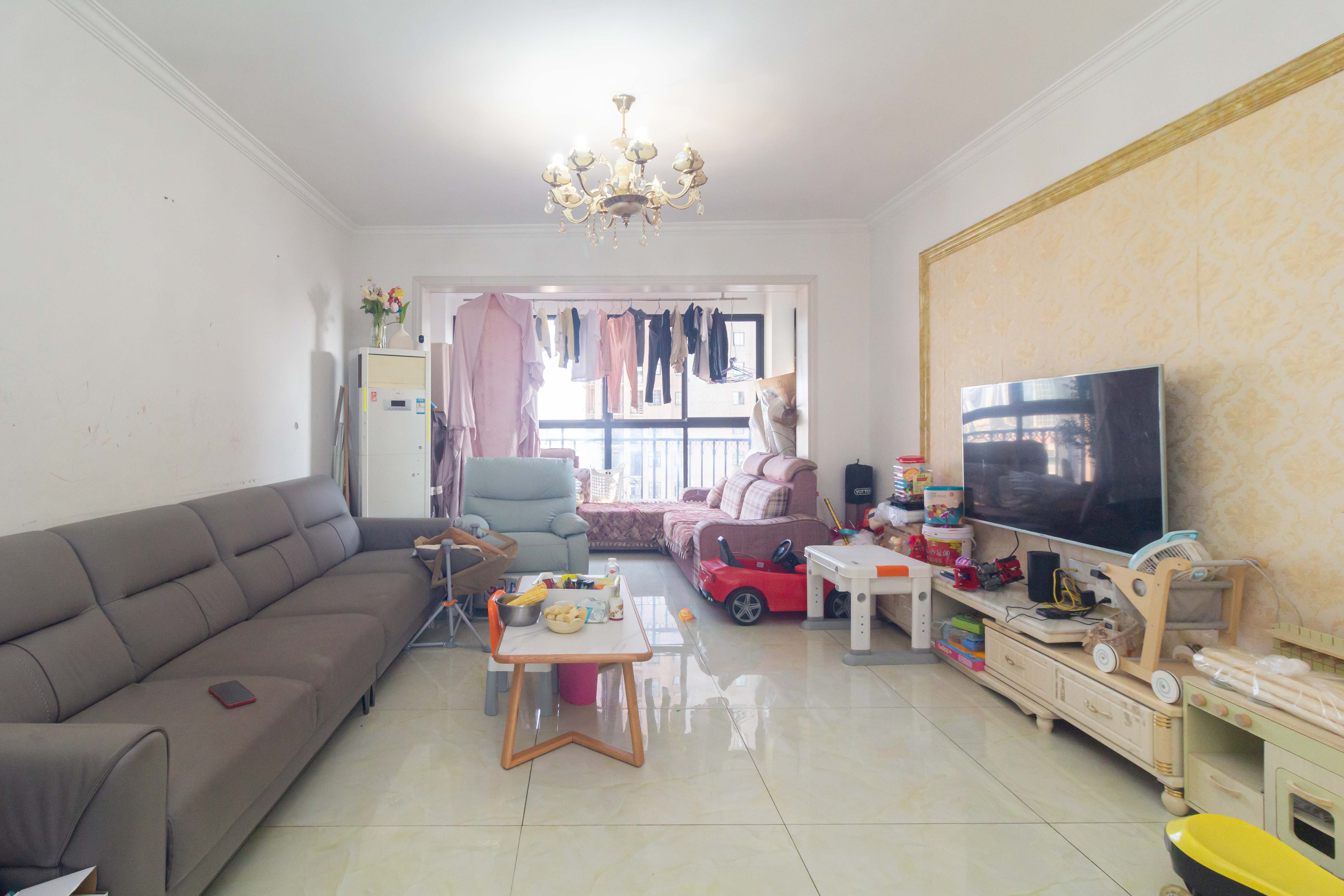 康桥长郡 4室2厅2卫 90.0万 康桥长郡 4室2厅2卫 90.0万客厅