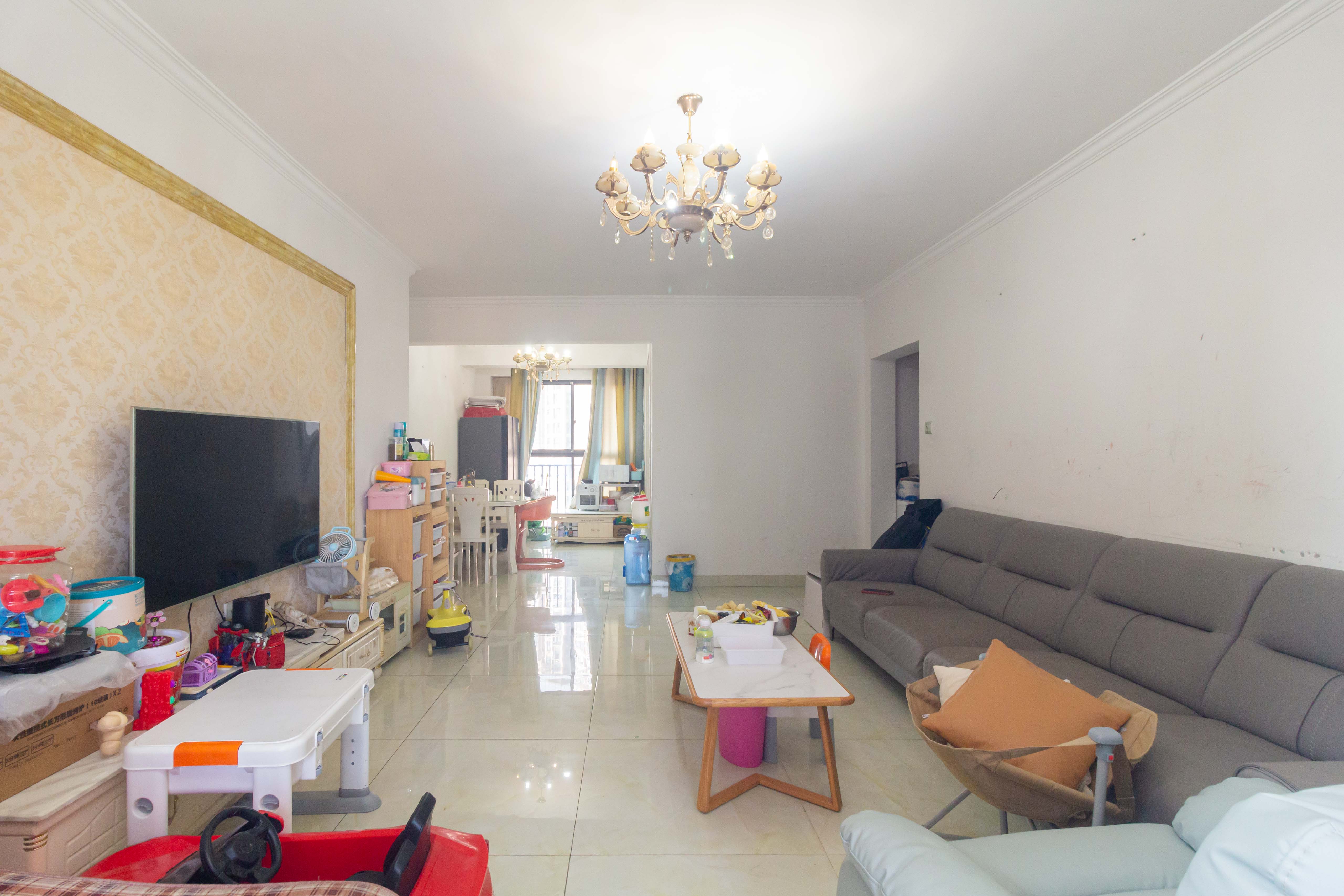 康桥长郡 4室2厅2卫 90.0万 康桥长郡 4室2厅2卫 90.0万客厅