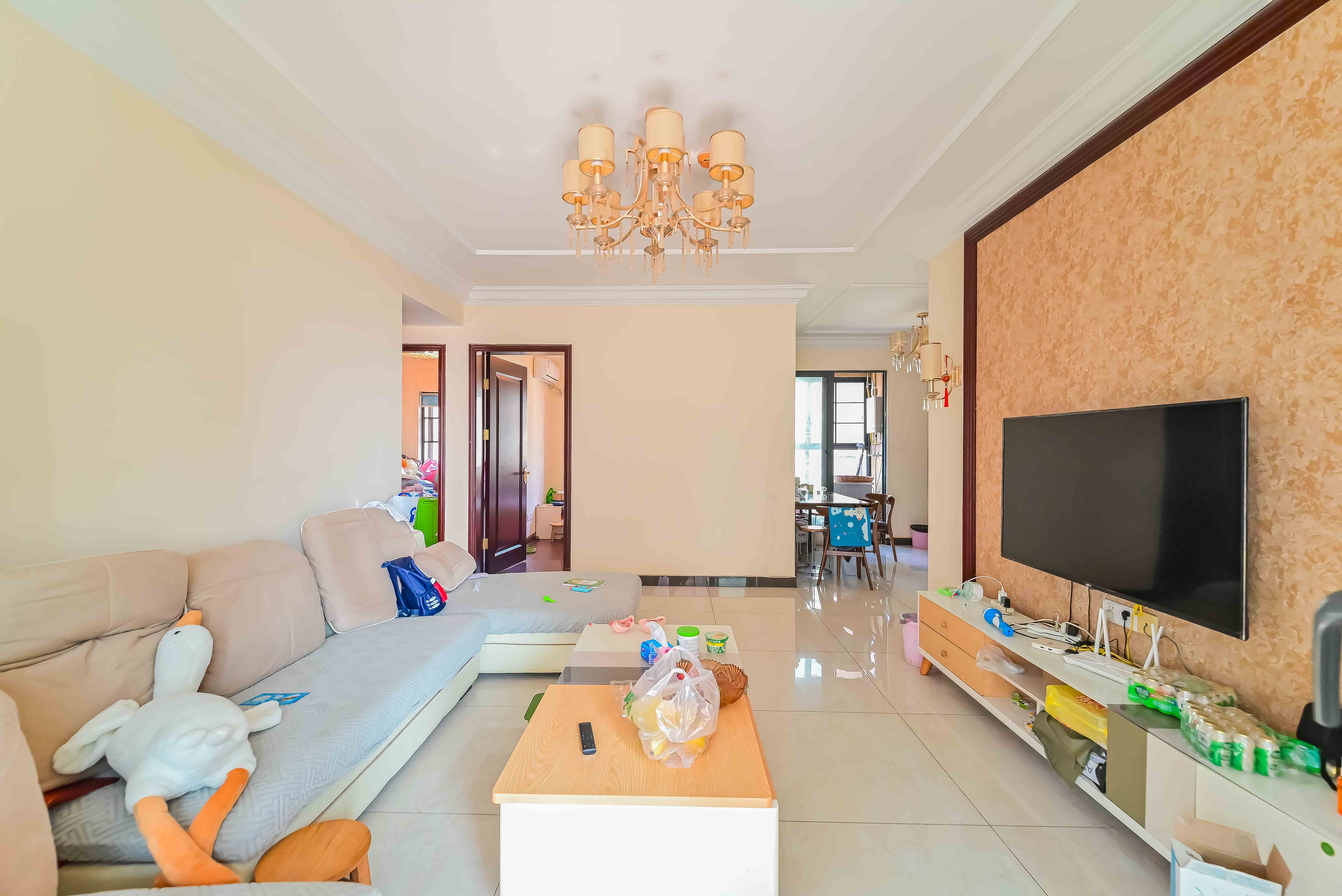 恒大国际广场  3室2厅1卫    135.0万客厅