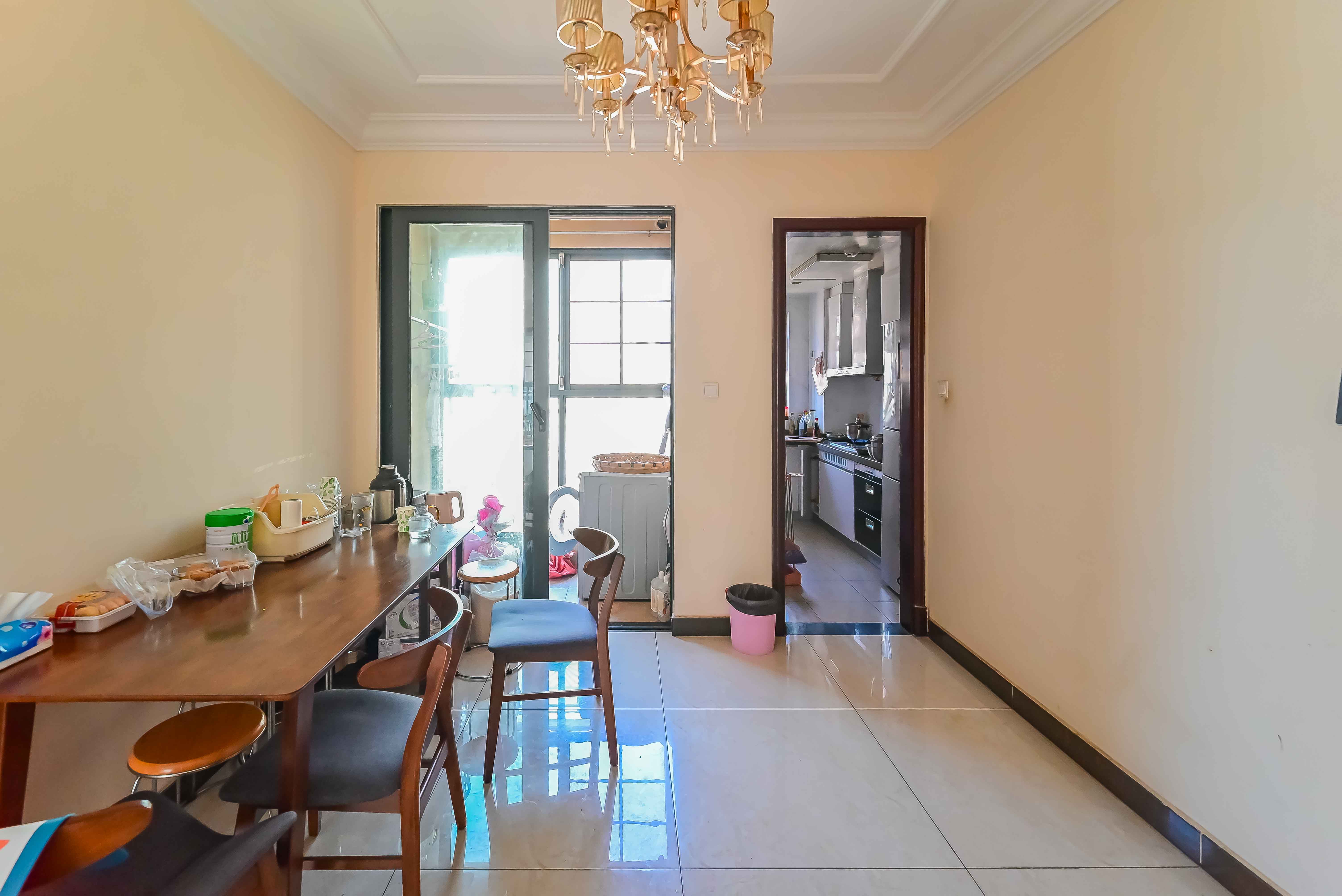 恒大国际广场  3室2厅1卫    135.0万客厅