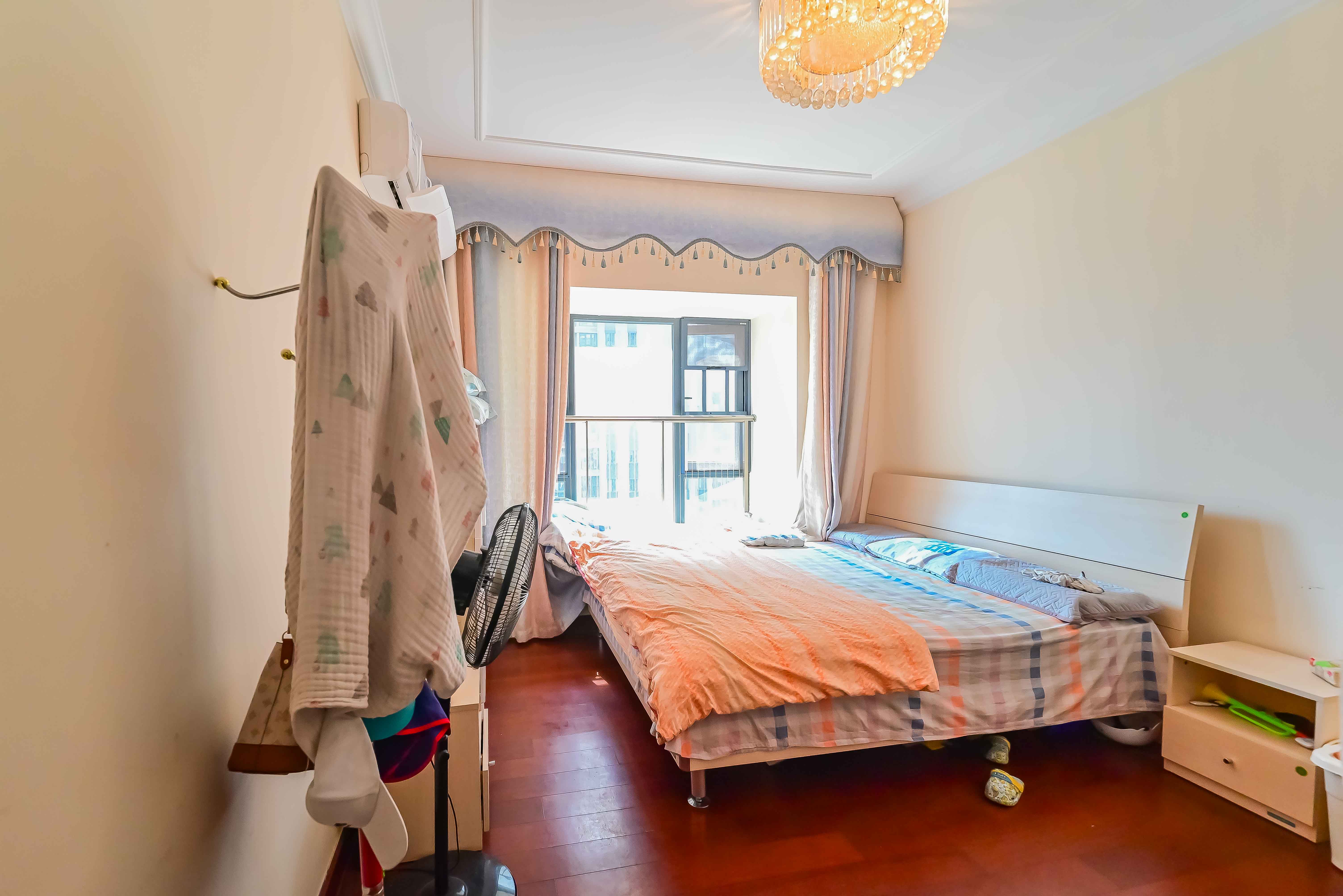 恒大国际广场  3室2厅1卫    135.0万其他