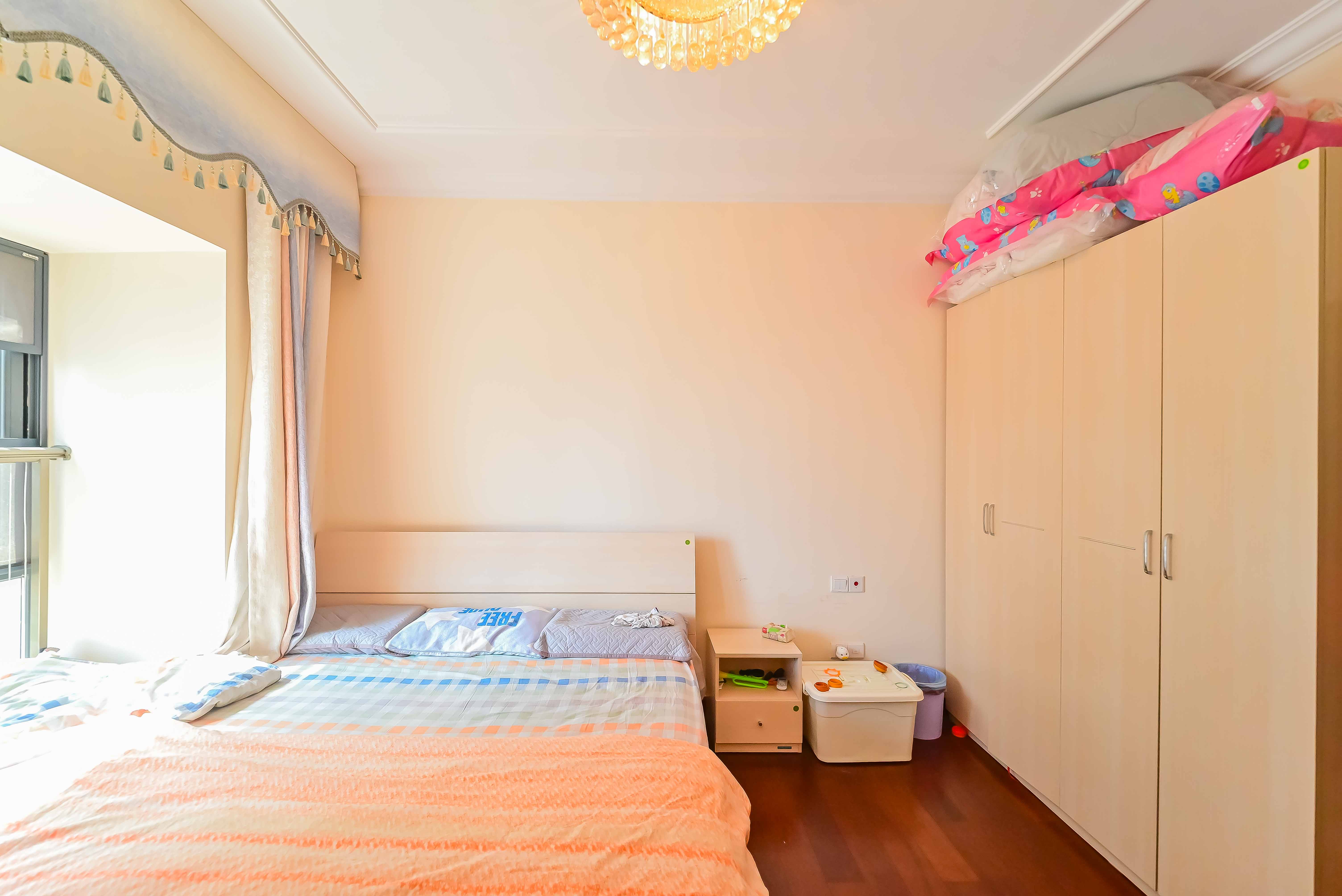 恒大国际广场  3室2厅1卫    135.0万其他