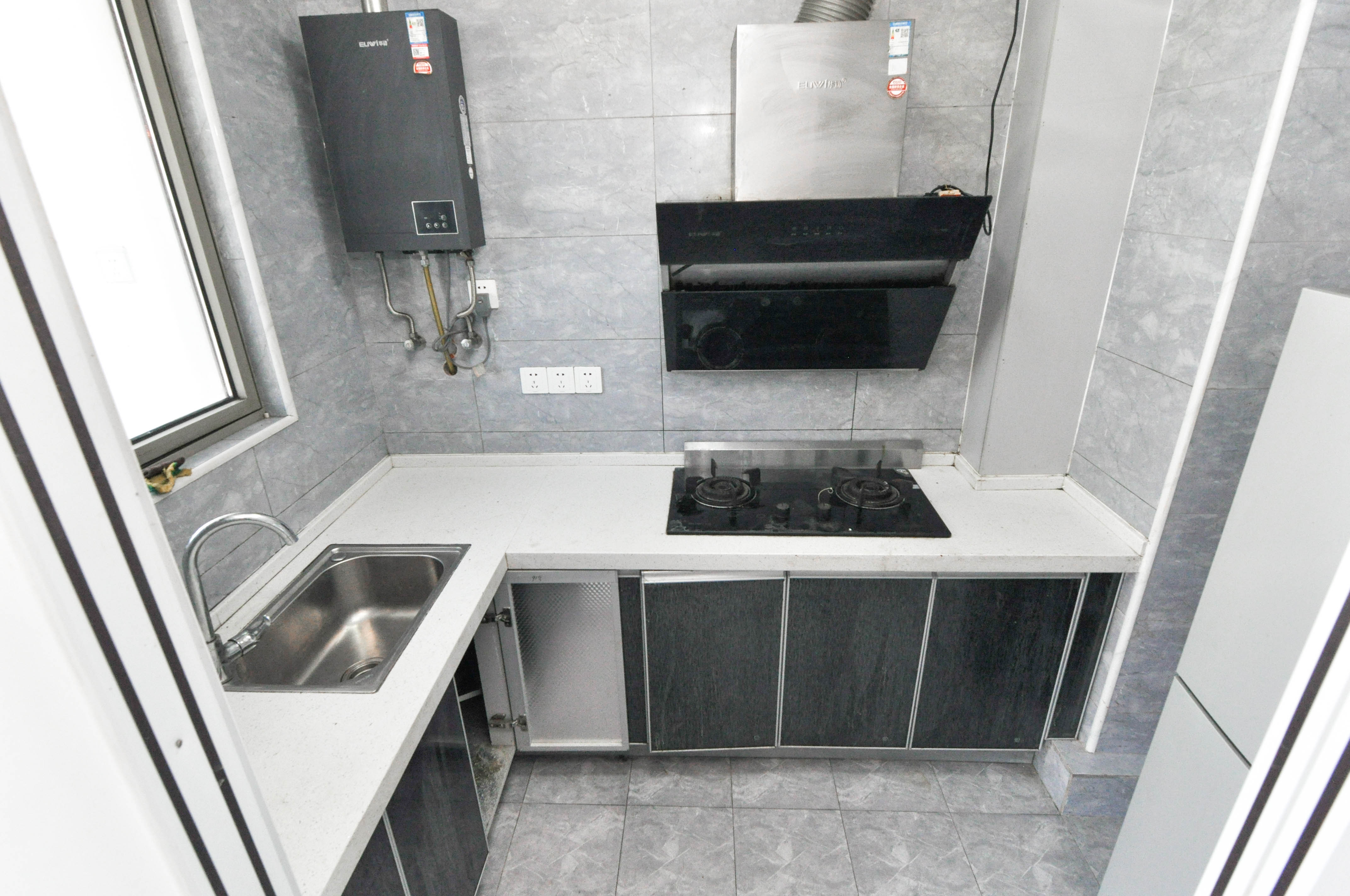 梅溪湖金茂湾  4室2厅2卫    180.0万 梅溪湖金茂湾  4室2厅2卫    180.0万厨房