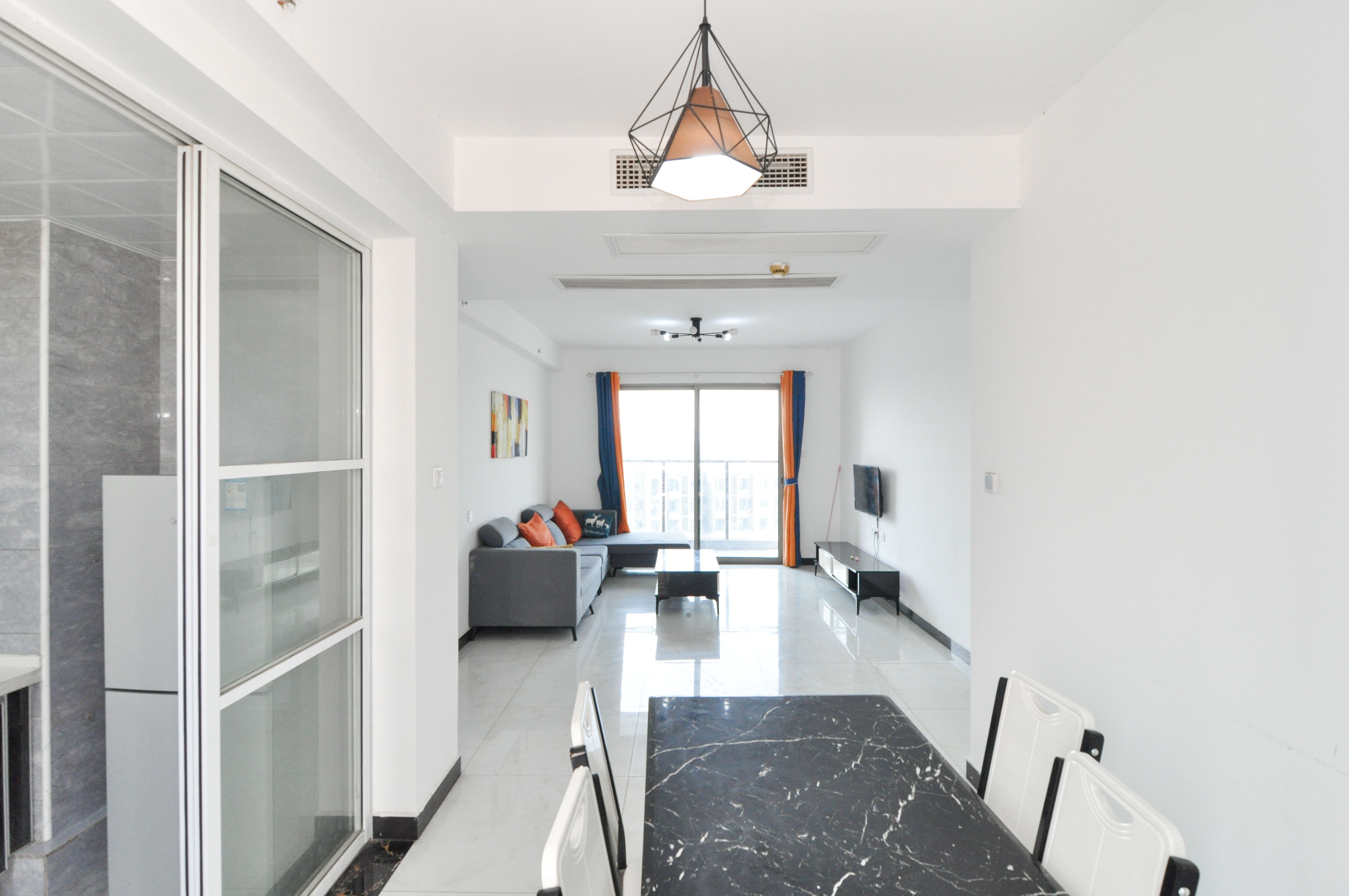 梅溪湖金茂湾  4室2厅2卫    180.0万 梅溪湖金茂湾  4室2厅2卫    180.0万客厅