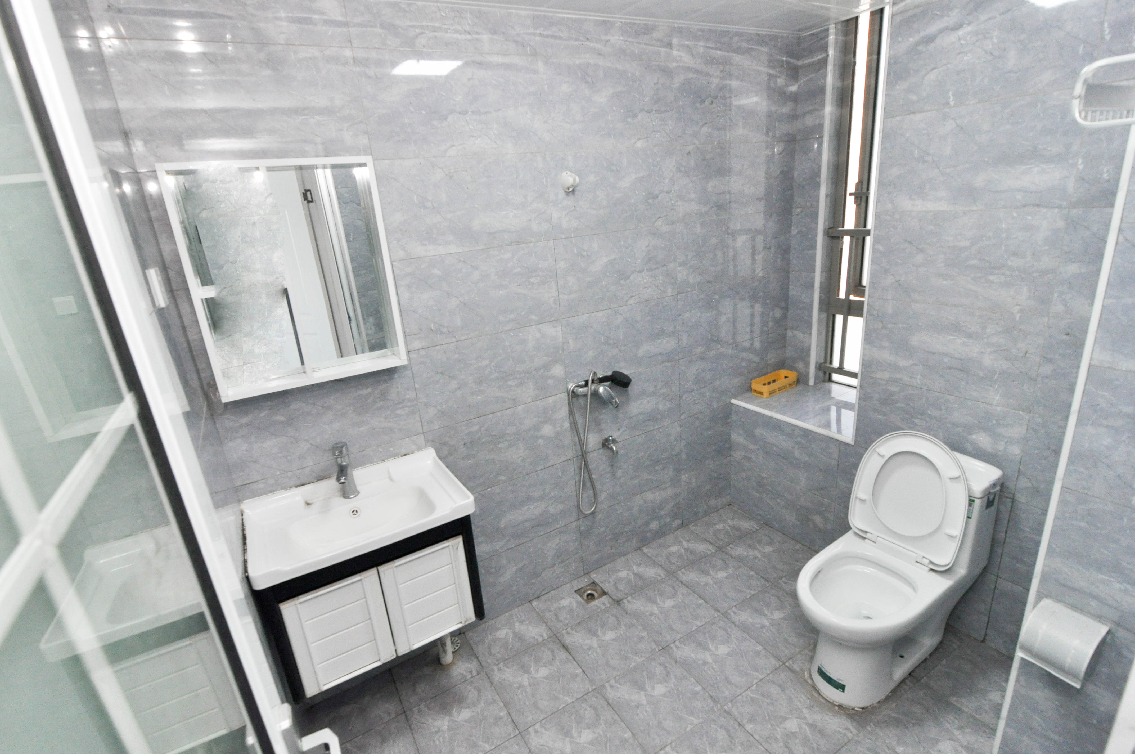 梅溪湖金茂湾  4室2厅2卫    180.0万 梅溪湖金茂湾  4室2厅2卫    180.0万卫生间