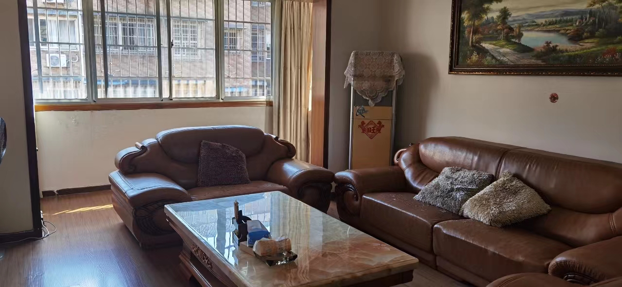 天台小区 4室2厅2卫 56.50万 天台小区 4室2厅2卫 56.50万室内图