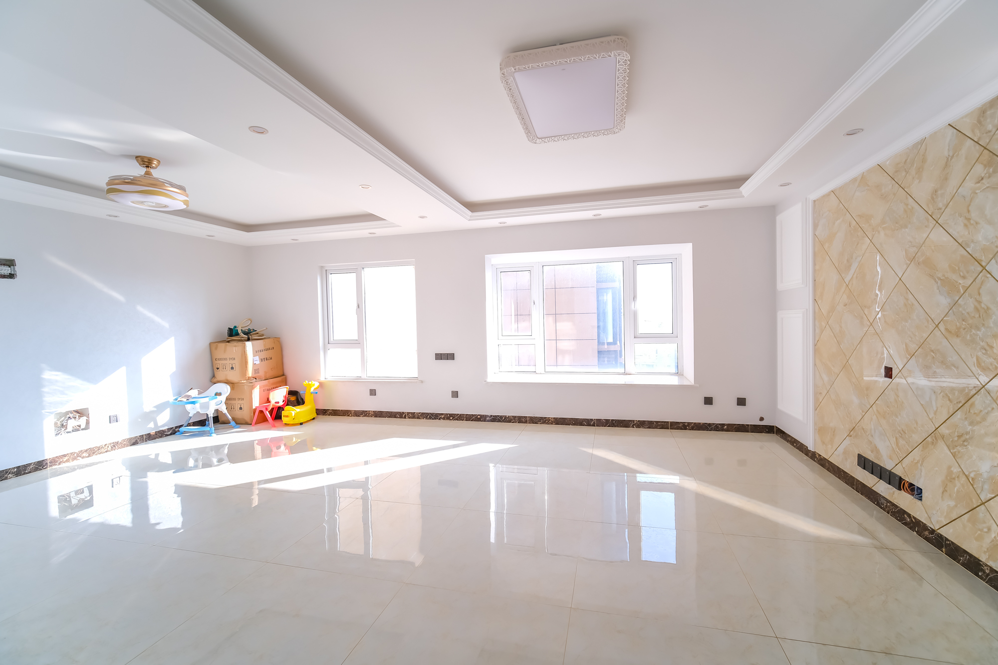 荣盛花语城  3室2厅1卫    96.8万客厅