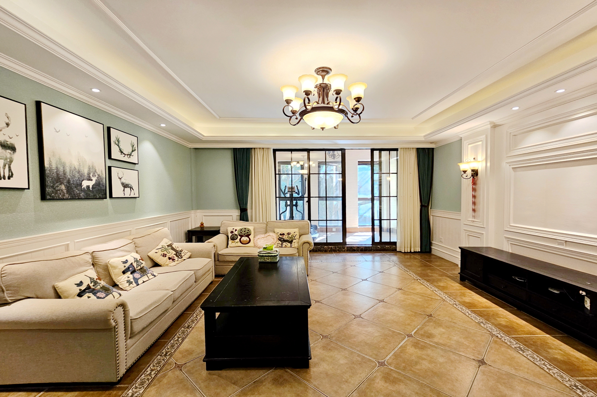 融科檀香山(融科紫檀、香山国际) 4室2厅2卫 365.0万 融科檀香山(融科紫檀、香山国际) 4室2厅2卫 365.0万客厅