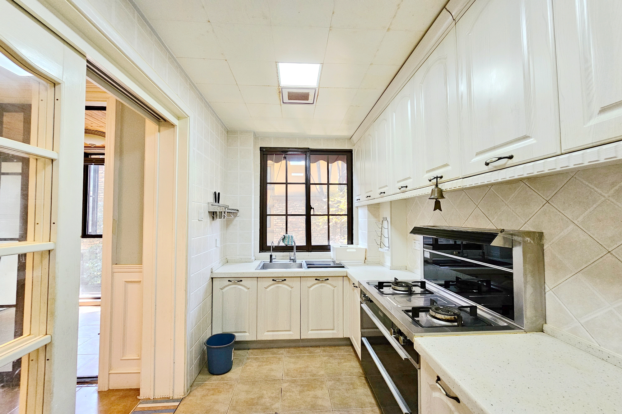 融科檀香山(融科紫檀、香山国际) 4室2厅2卫 365.0万 融科檀香山(融科紫檀、香山国际) 4室2厅2卫 365.0万厨房