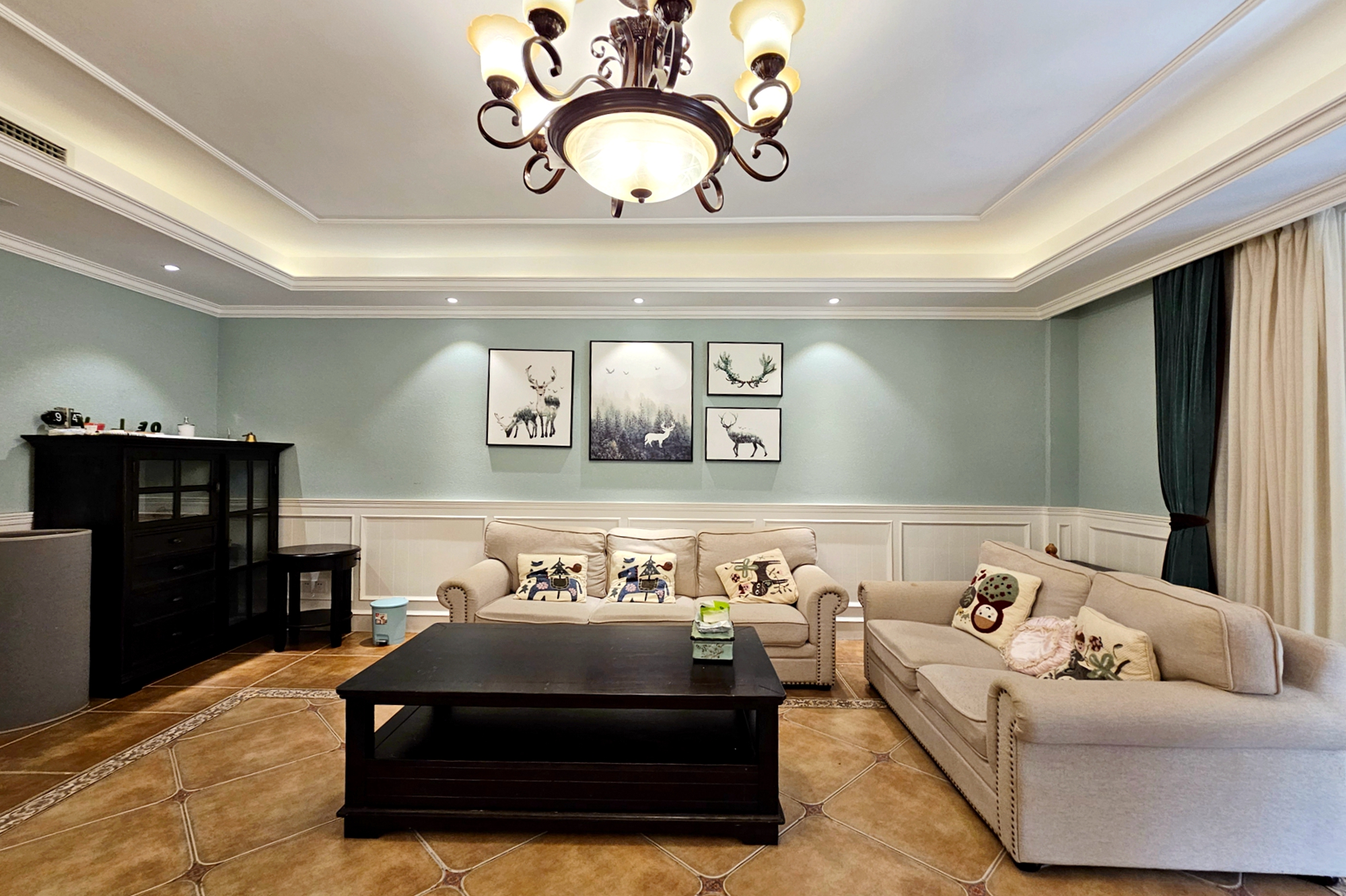 融科檀香山(融科紫檀、香山国际) 4室2厅2卫 365.0万 融科檀香山(融科紫檀、香山国际) 4室2厅2卫 365.0万客厅