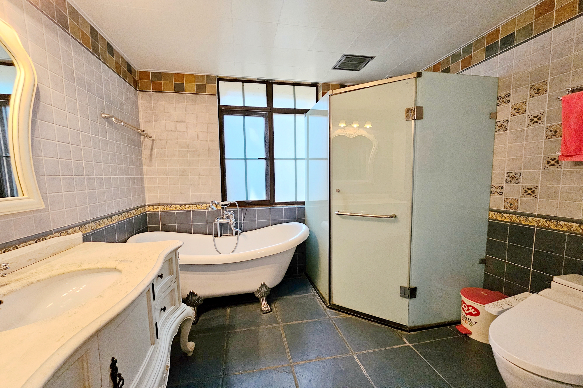 融科檀香山(融科紫檀、香山国际) 4室2厅2卫 365.0万 融科檀香山(融科紫檀、香山国际) 4室2厅2卫 365.0万卫生间