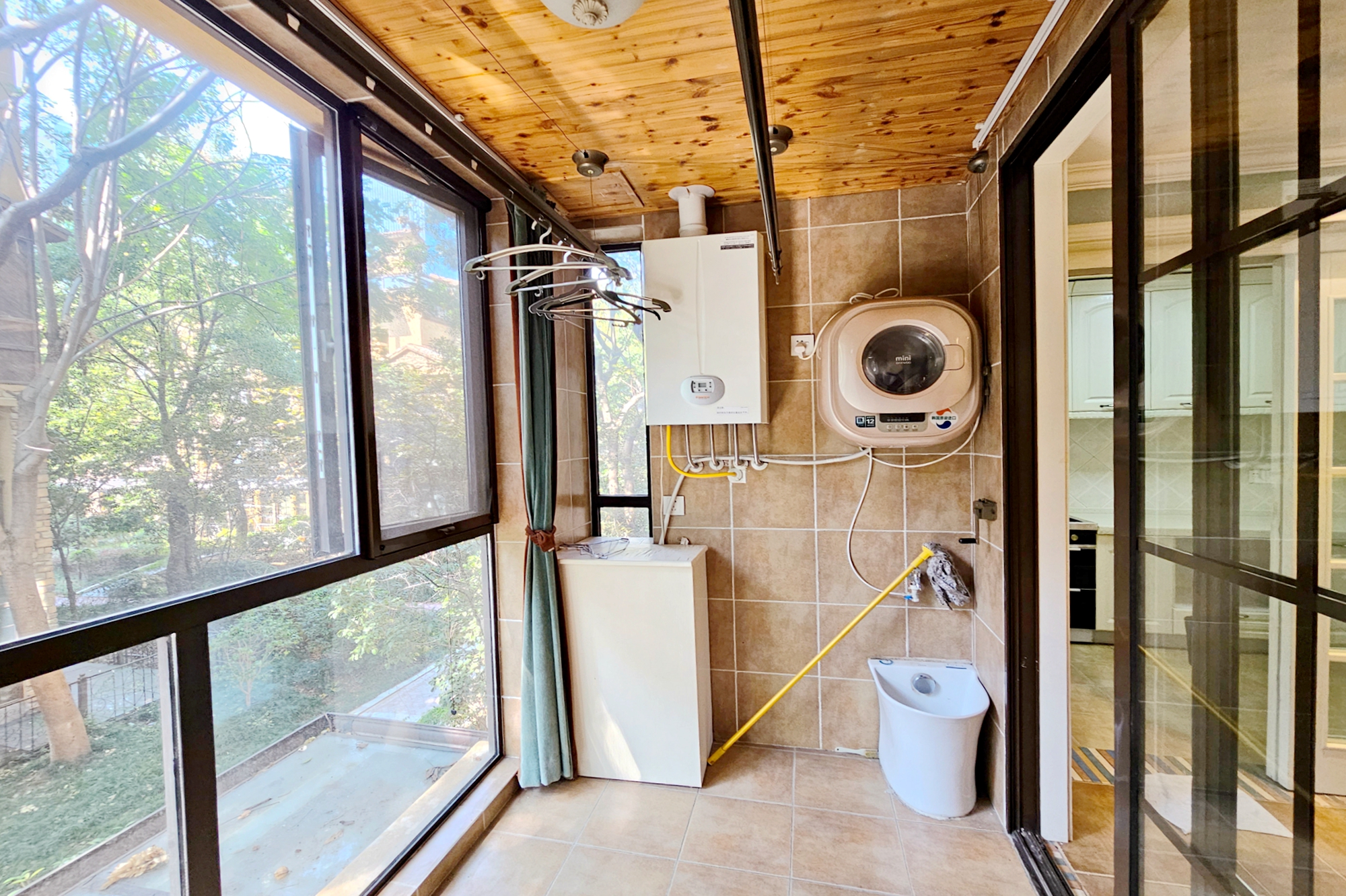 融科檀香山(融科紫檀、香山国际) 4室2厅2卫 365.0万 融科檀香山(融科紫檀、香山国际) 4室2厅2卫 365.0万阳台