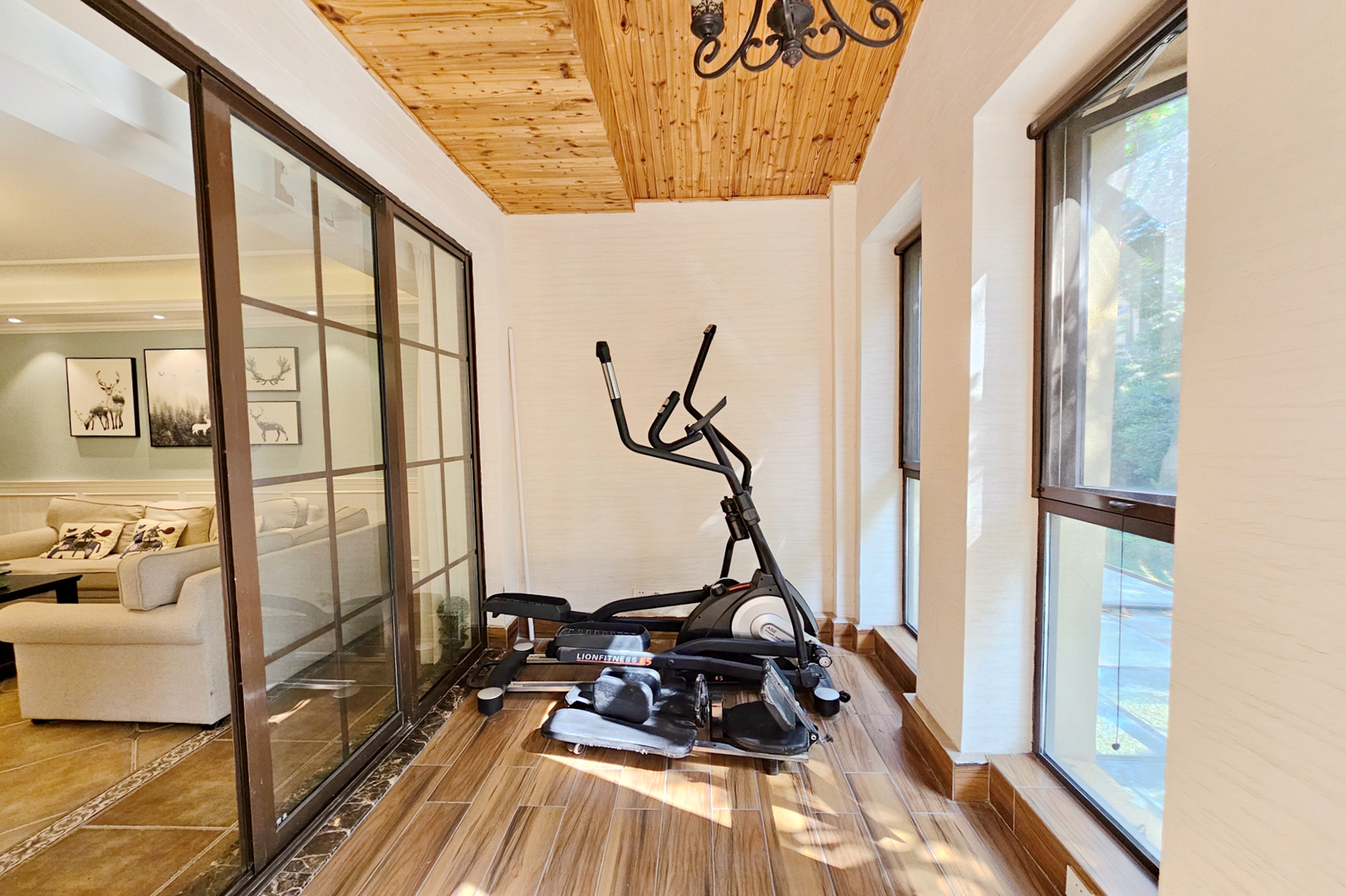 融科檀香山(融科紫檀、香山国际) 4室2厅2卫 365.0万 融科檀香山(融科紫檀、香山国际) 4室2厅2卫 365.0万阳台