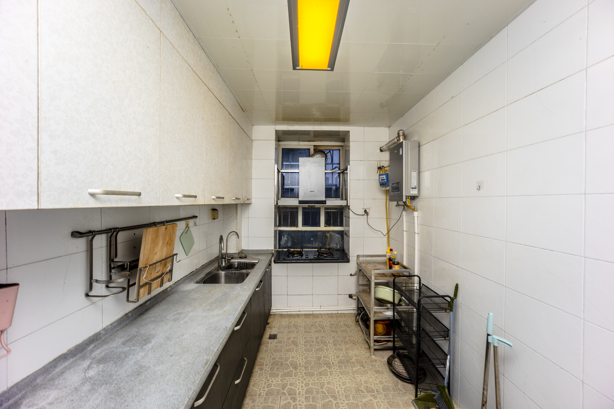 杏花园公寓  4室2厅2卫    98.0万厨房