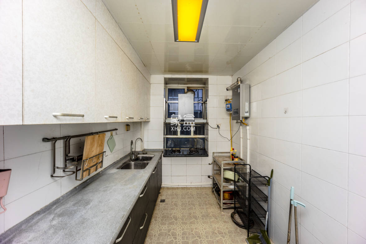 杏花园公寓 4室2厅2卫 98.0万 杏花园公寓 4室2厅2卫 98.0万厨房