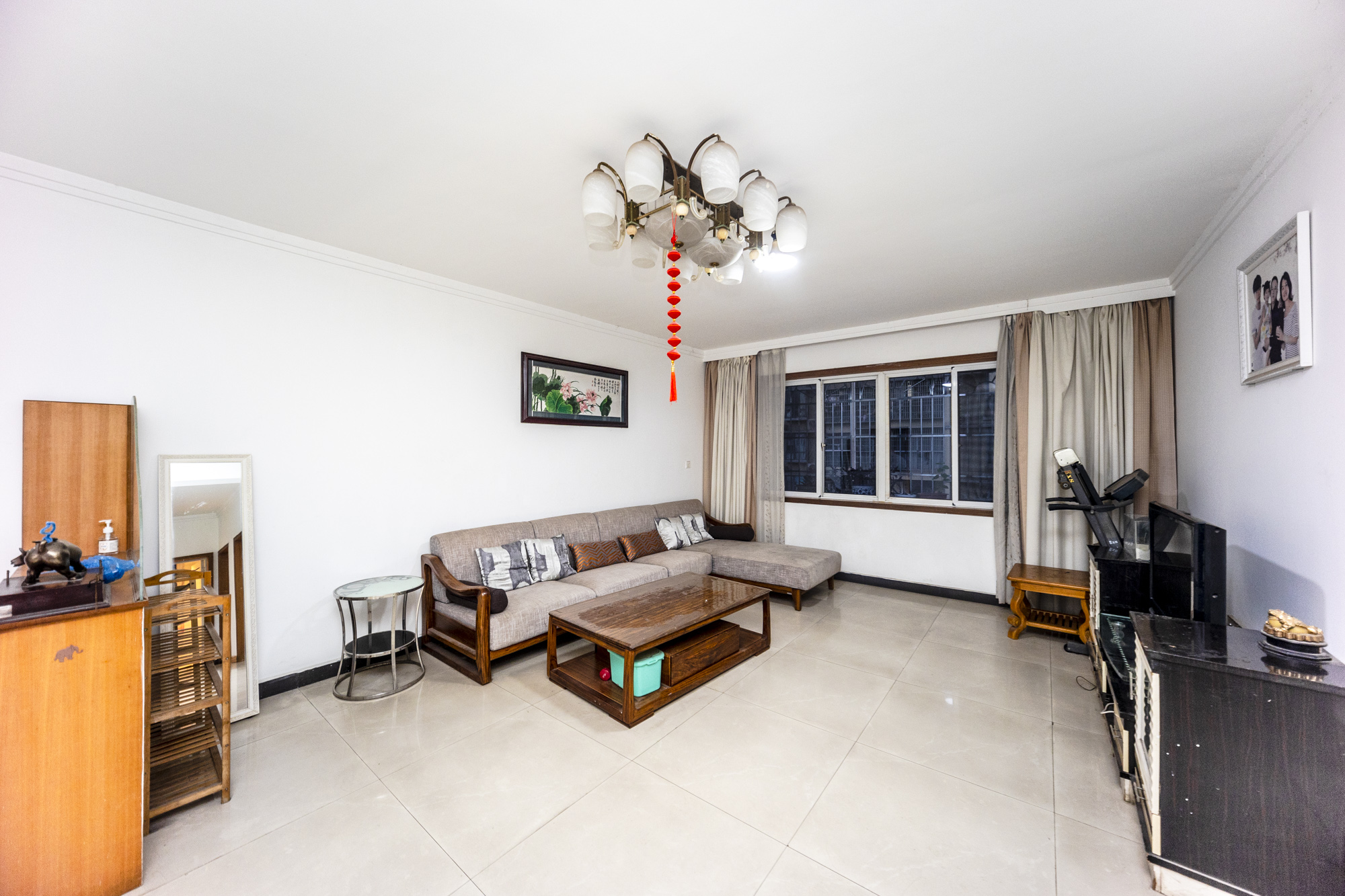 杏花园公寓  4室2厅2卫    98.0万客厅