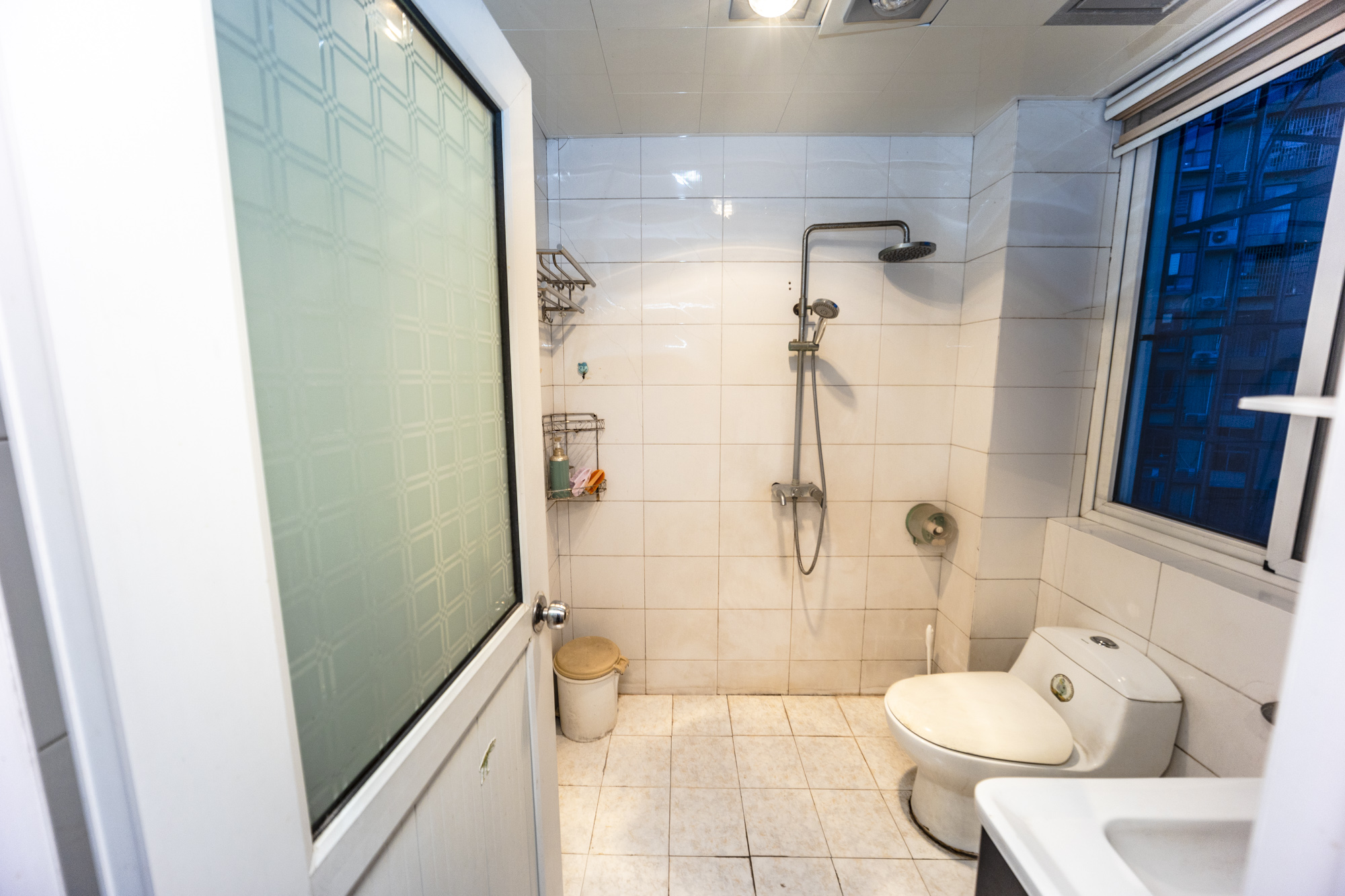 杏花园公寓  4室2厅2卫    98.0万卫生间