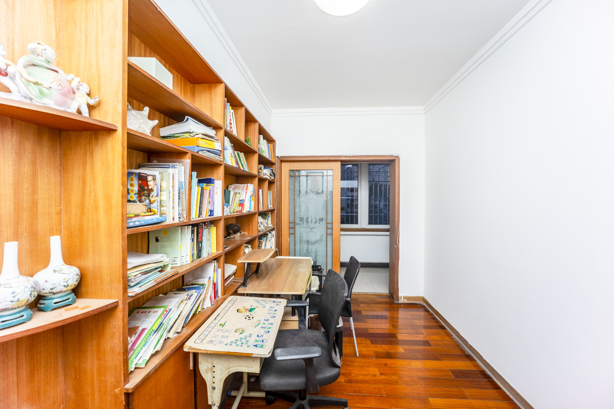 杏花园公寓  4室2厅2卫    98.0万卧室