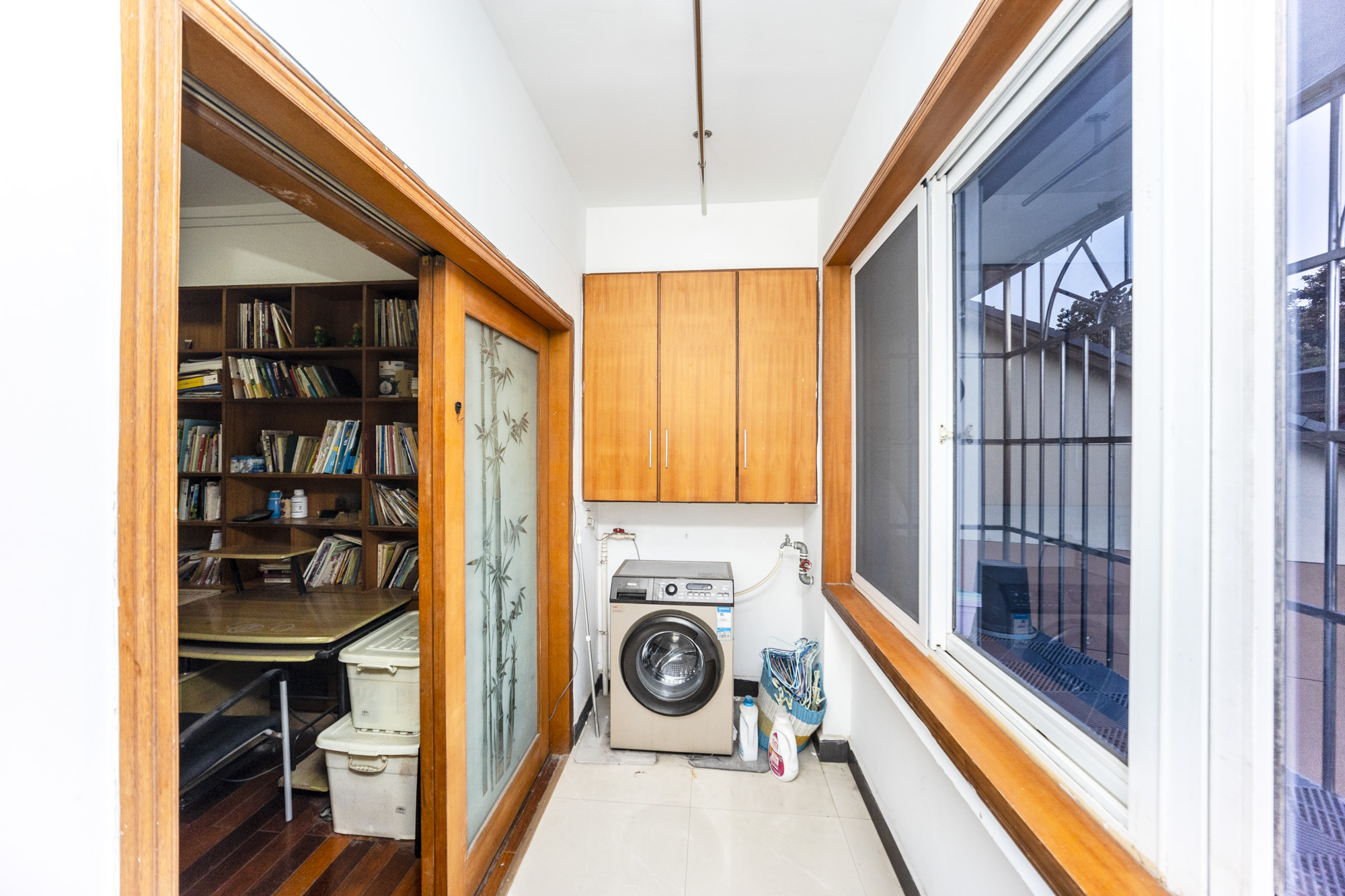 杏花园公寓  4室2厅2卫    98.0万卧室