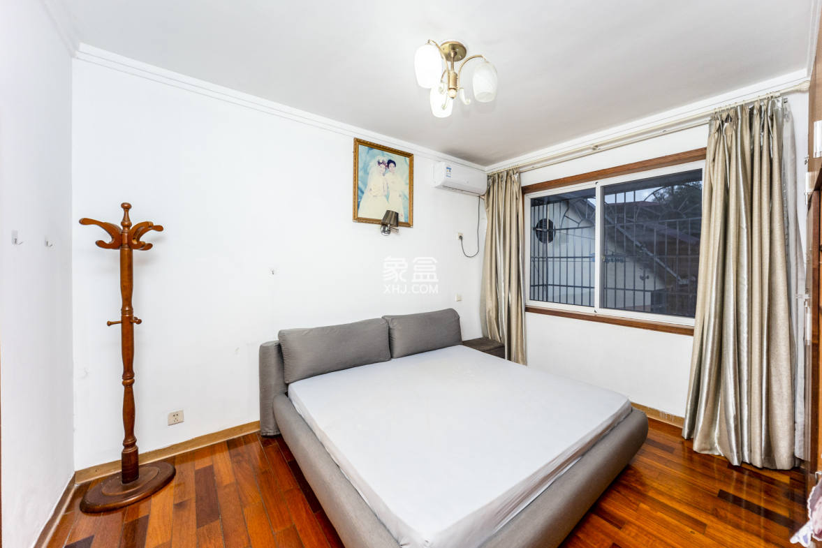 杏花园公寓 4室2厅2卫 98.0万 杏花园公寓 4室2厅2卫 98.0万卧室