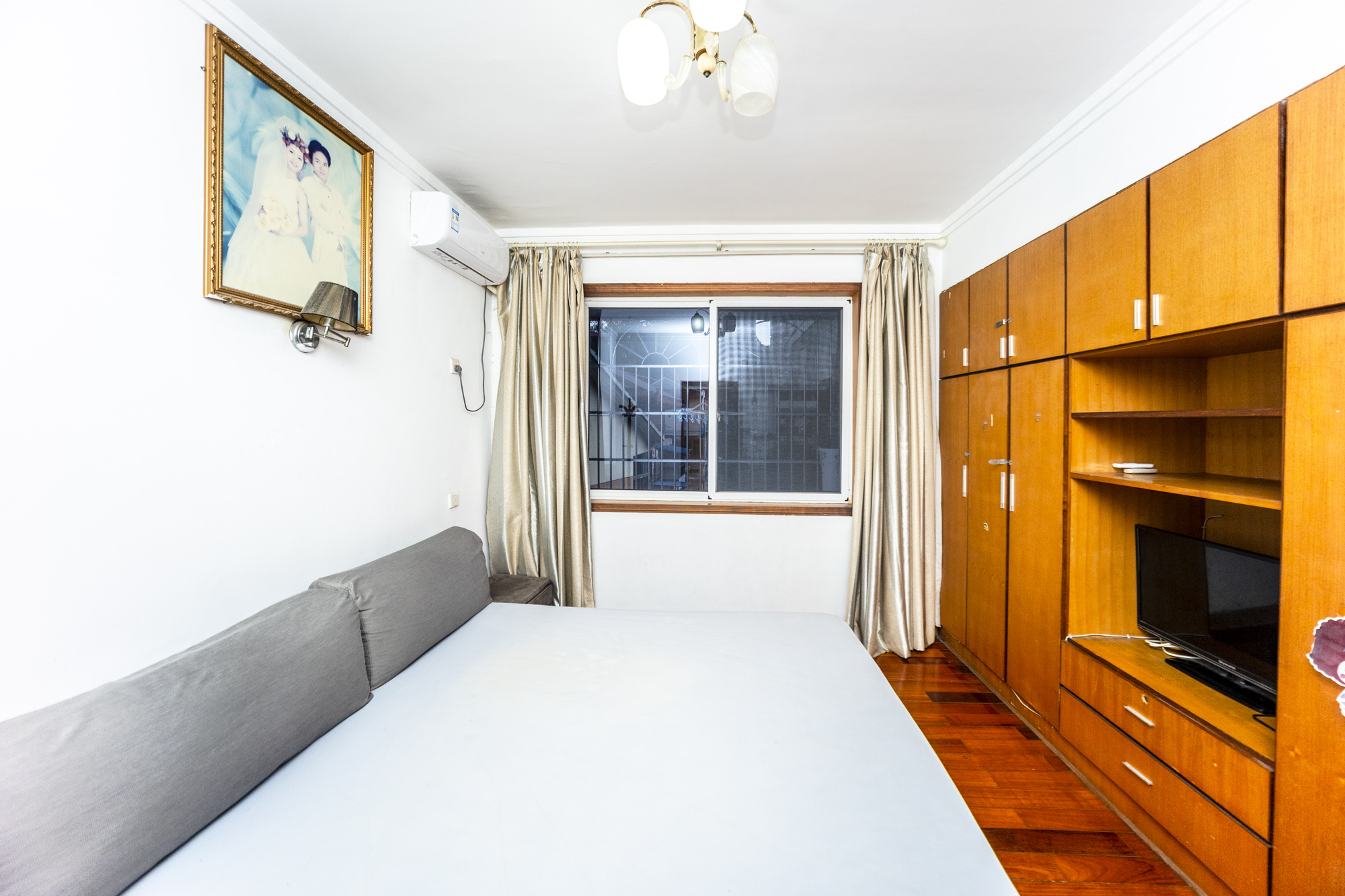 杏花园公寓  4室2厅2卫    98.0万卧室