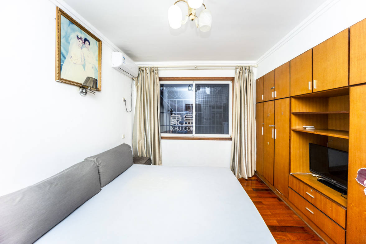 杏花园公寓 4室2厅2卫 98.0万 杏花园公寓 4室2厅2卫 98.0万卧室