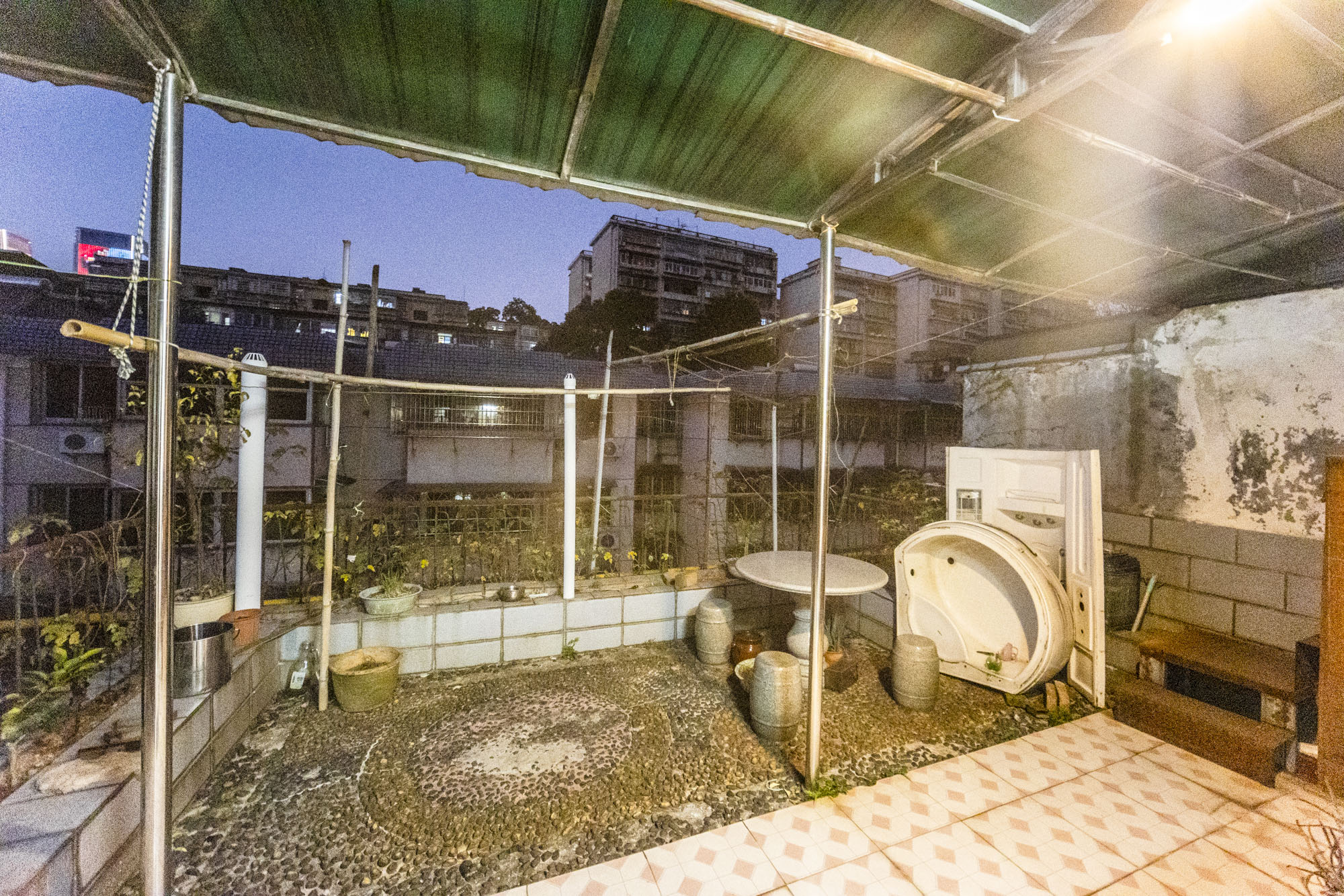 南建公寓  4室2厅2卫   122.00万其他
