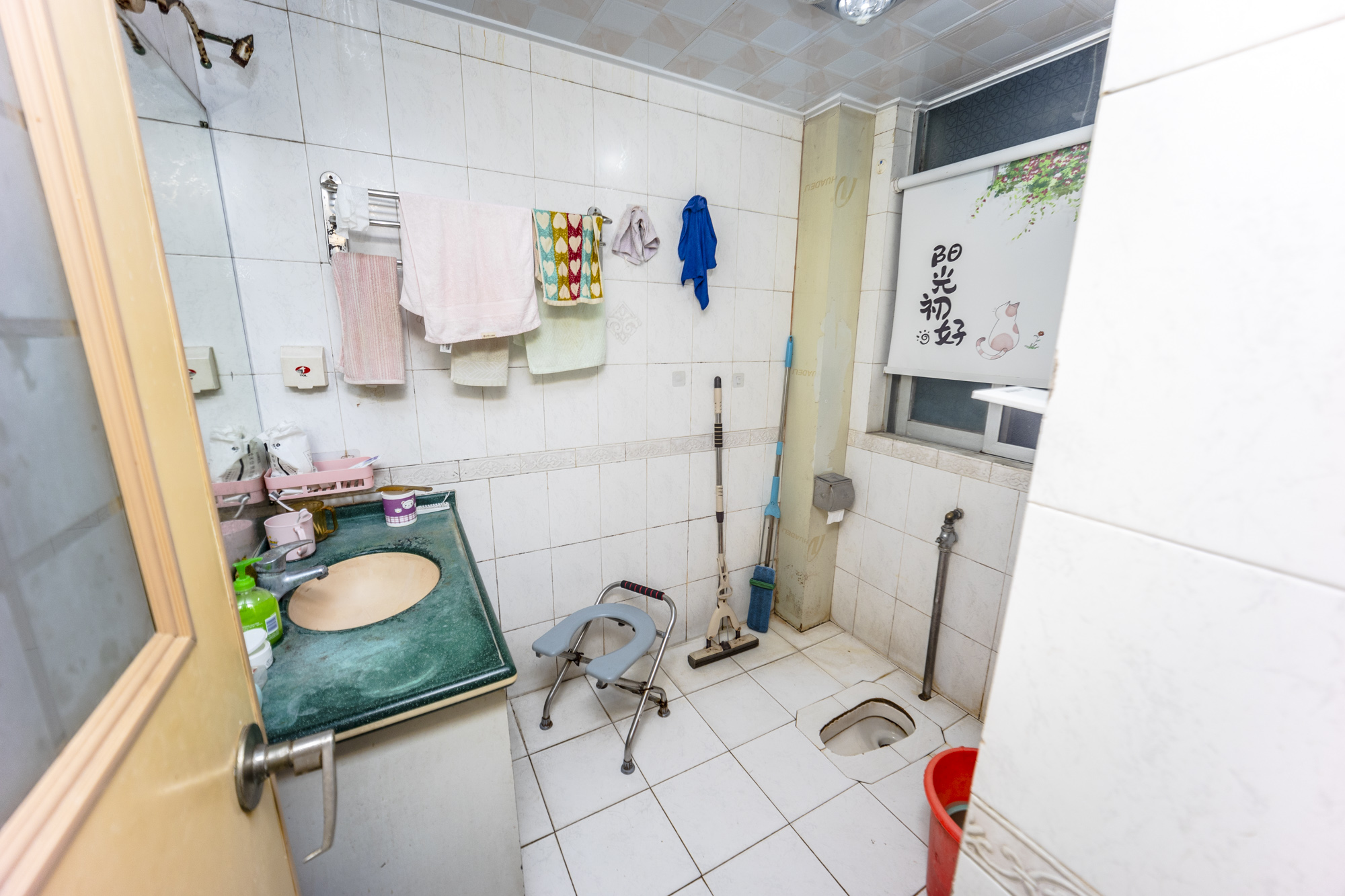 南建公寓  4室2厅2卫   122.00万卫生间