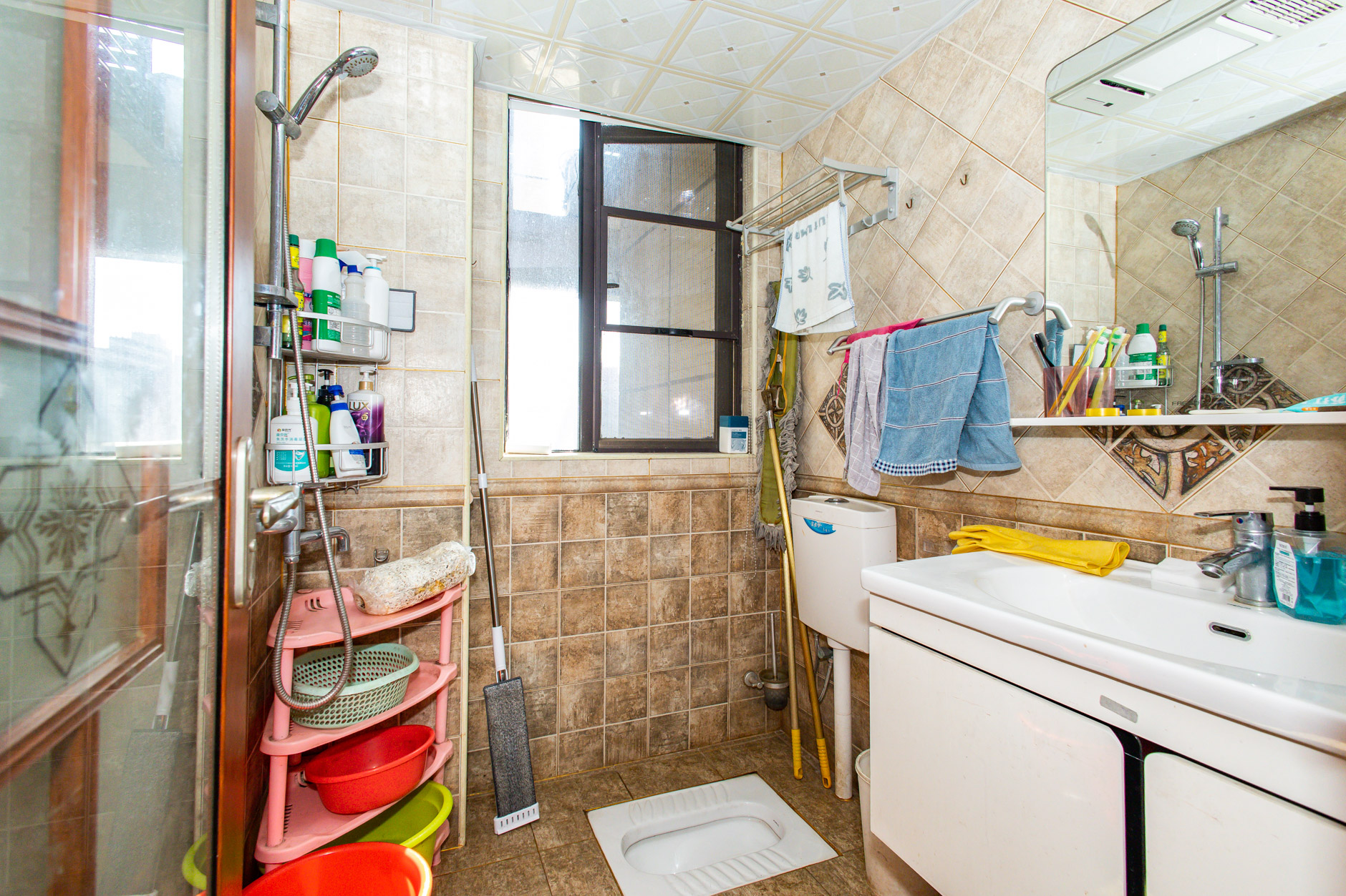 国泰九龙湾 4室2厅2卫 150.0万 国泰九龙湾 4室2厅2卫 150.0万卫生间