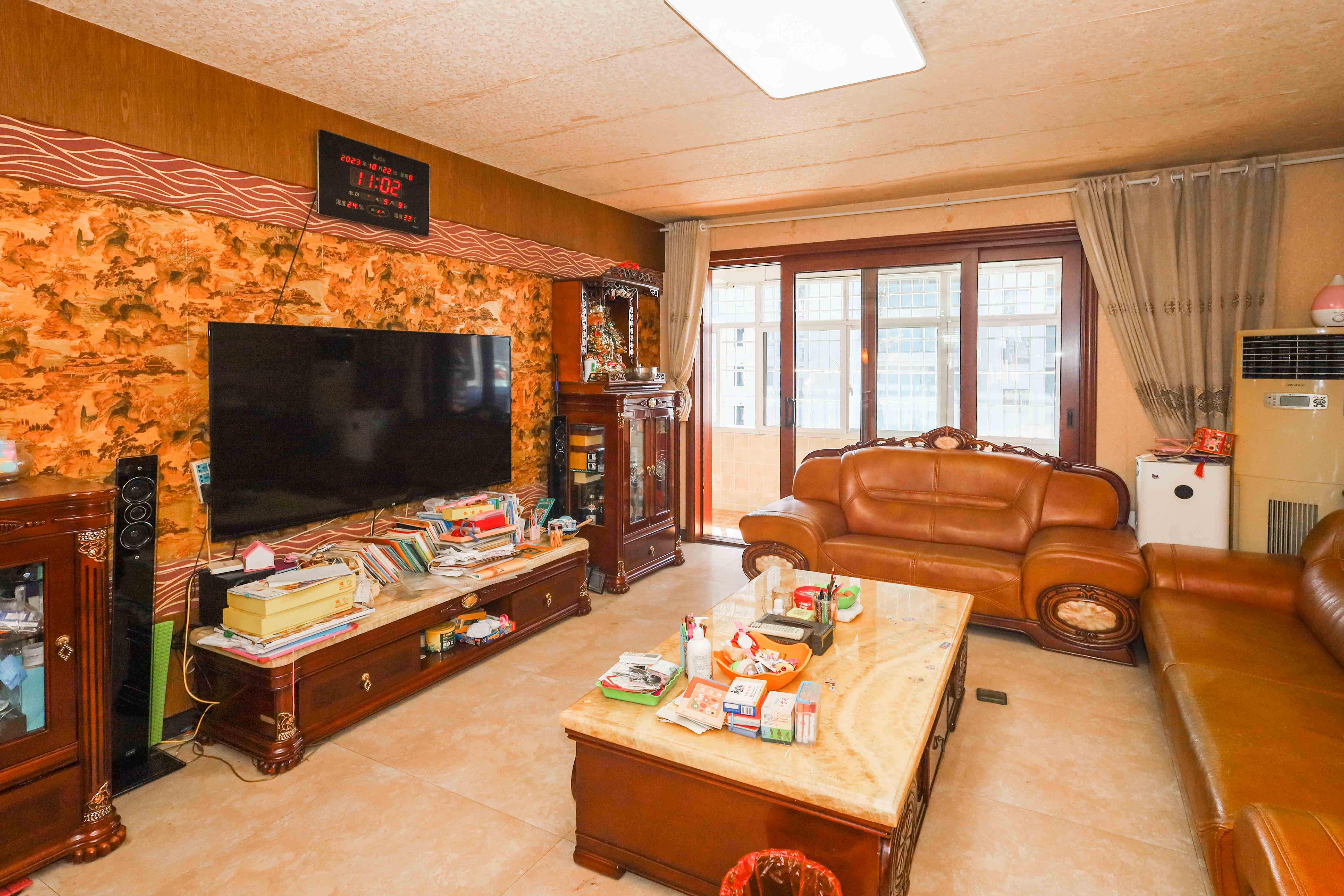 山水英伦 4室2厅2卫 150.0万 山水英伦 4室2厅2卫 150.0万客厅