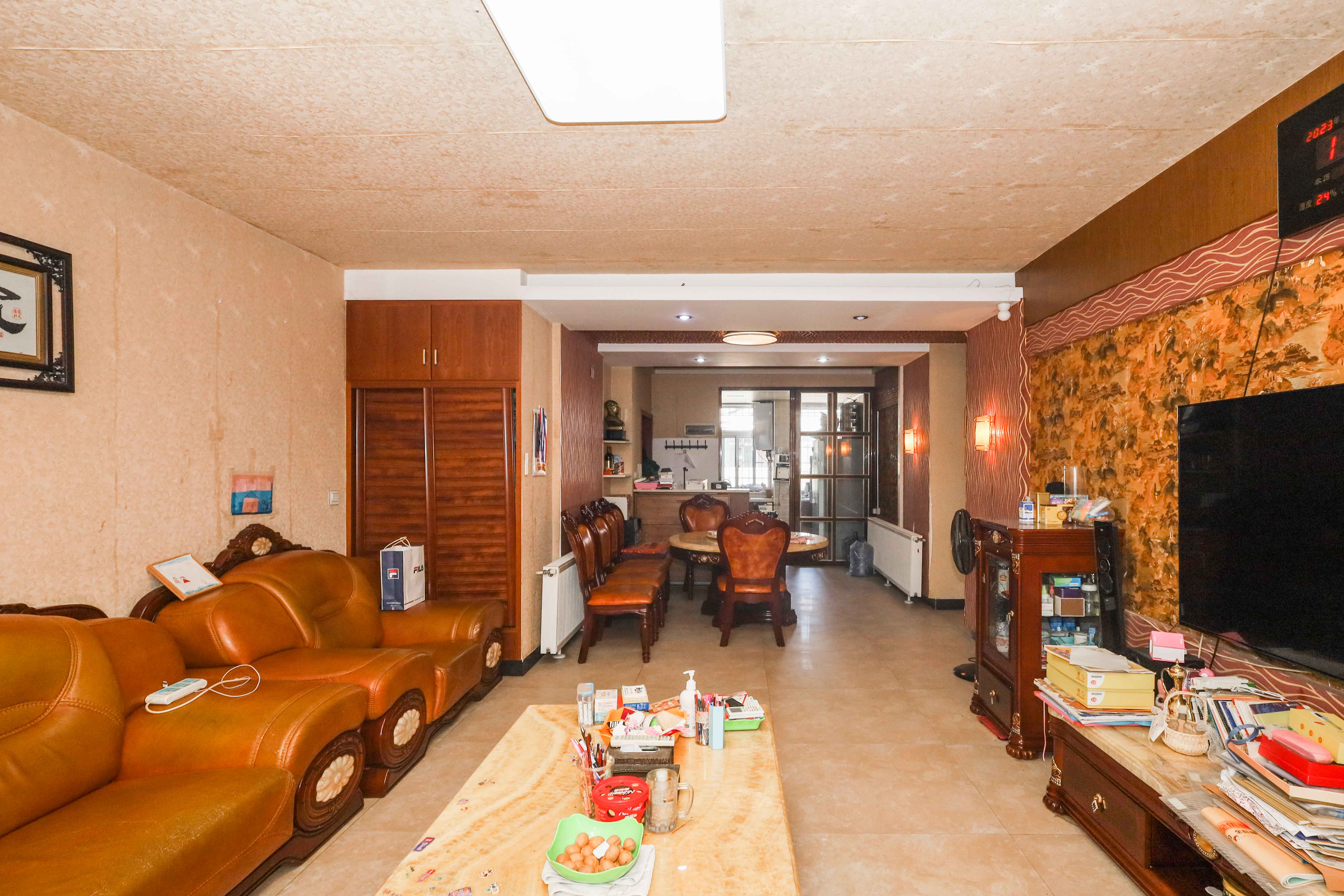 山水英伦 4室2厅2卫 150.0万 山水英伦 4室2厅2卫 150.0万客厅