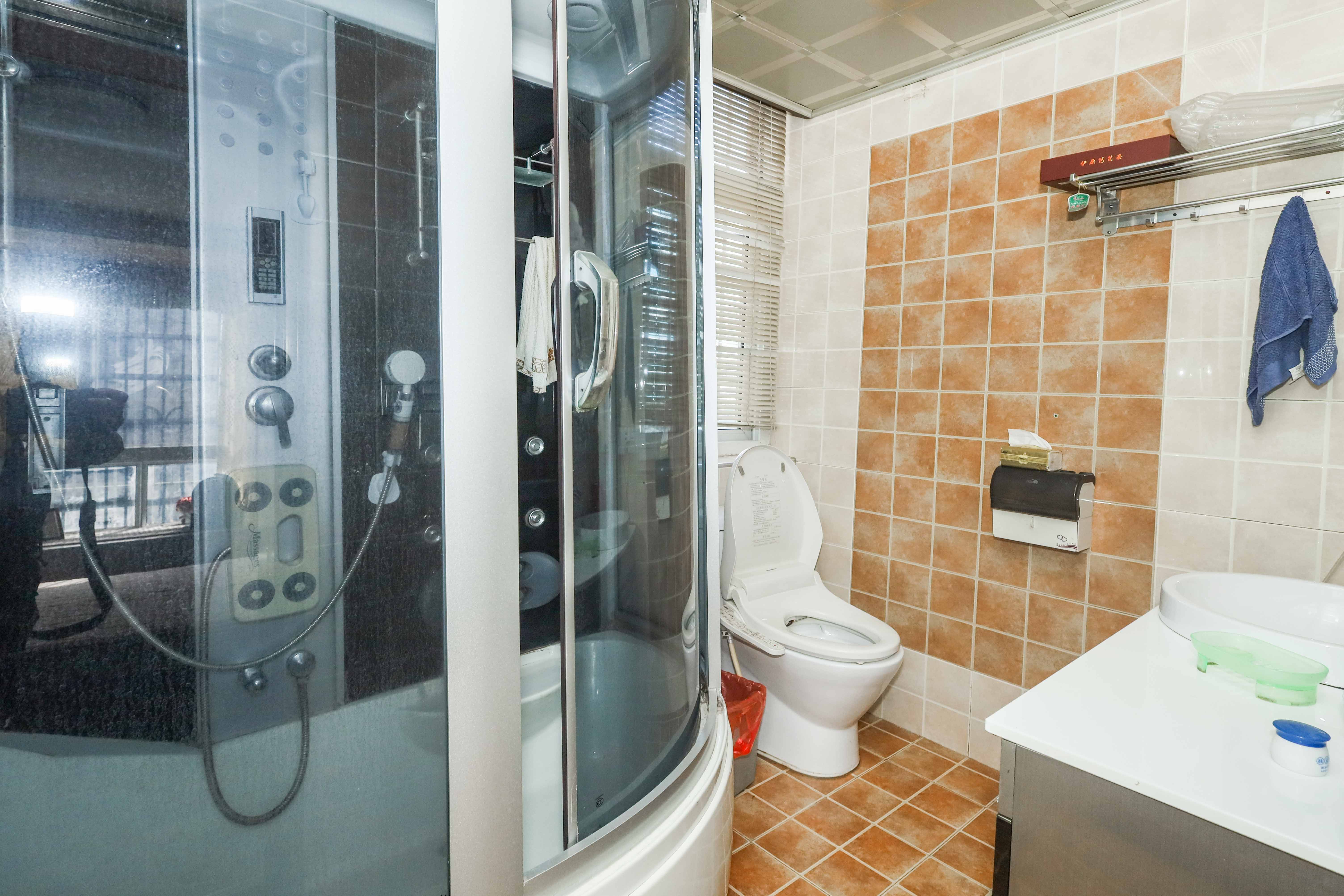 山水英伦 4室2厅2卫 150.0万 山水英伦 4室2厅2卫 150.0万卫生间