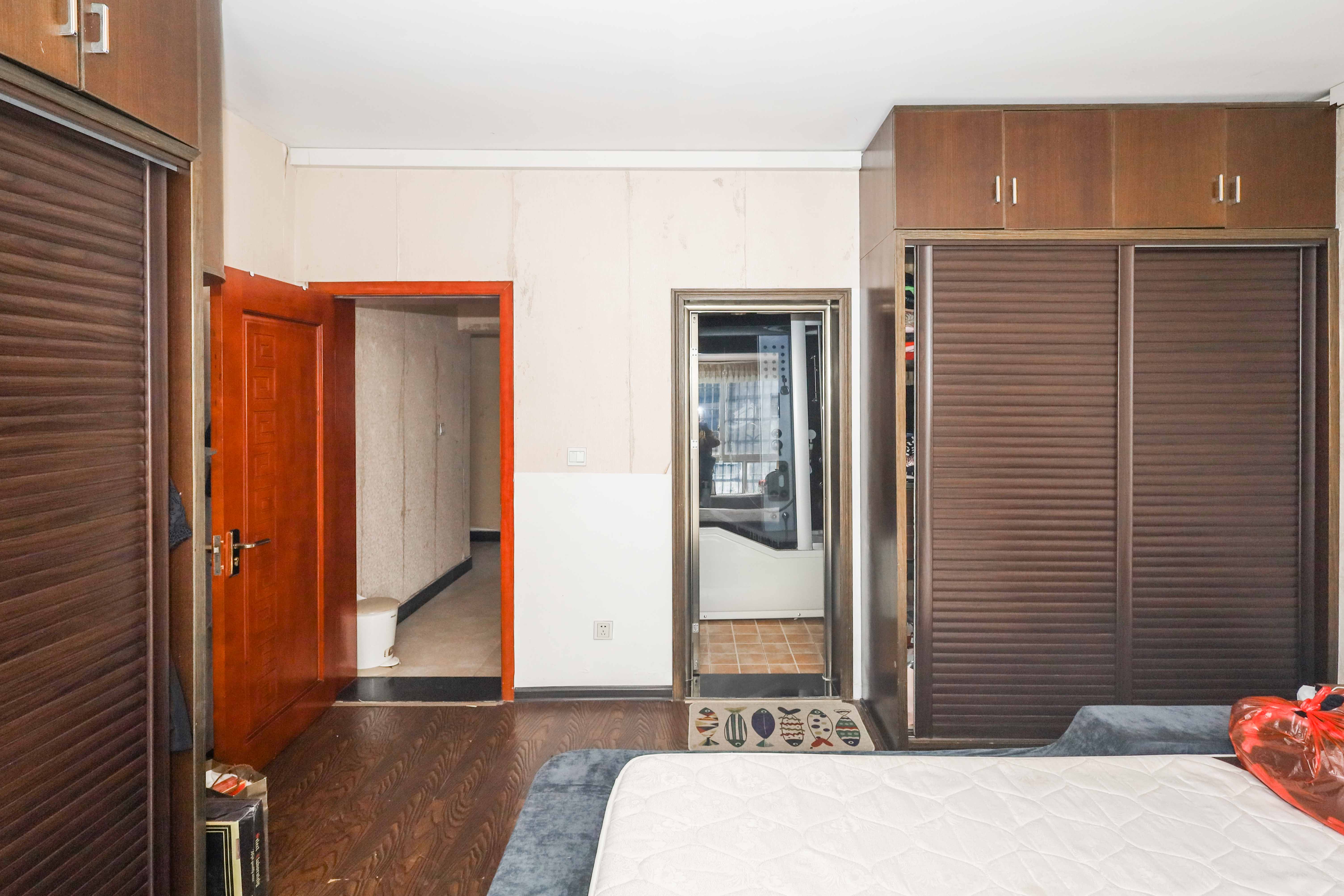 山水英伦 4室2厅2卫 150.0万 山水英伦 4室2厅2卫 150.0万卧室