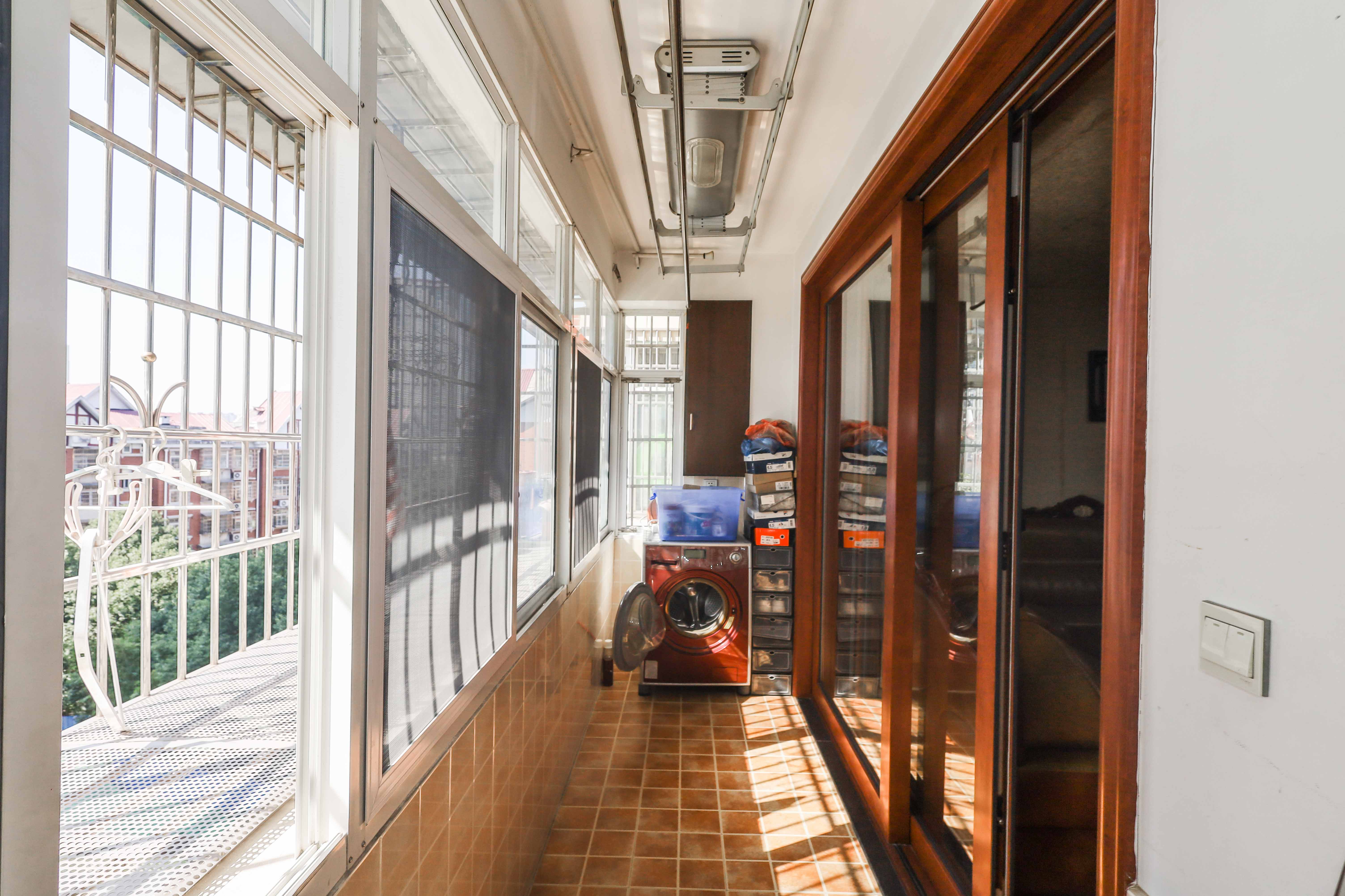 山水英伦 4室2厅2卫 150.0万 山水英伦 4室2厅2卫 150.0万阳台