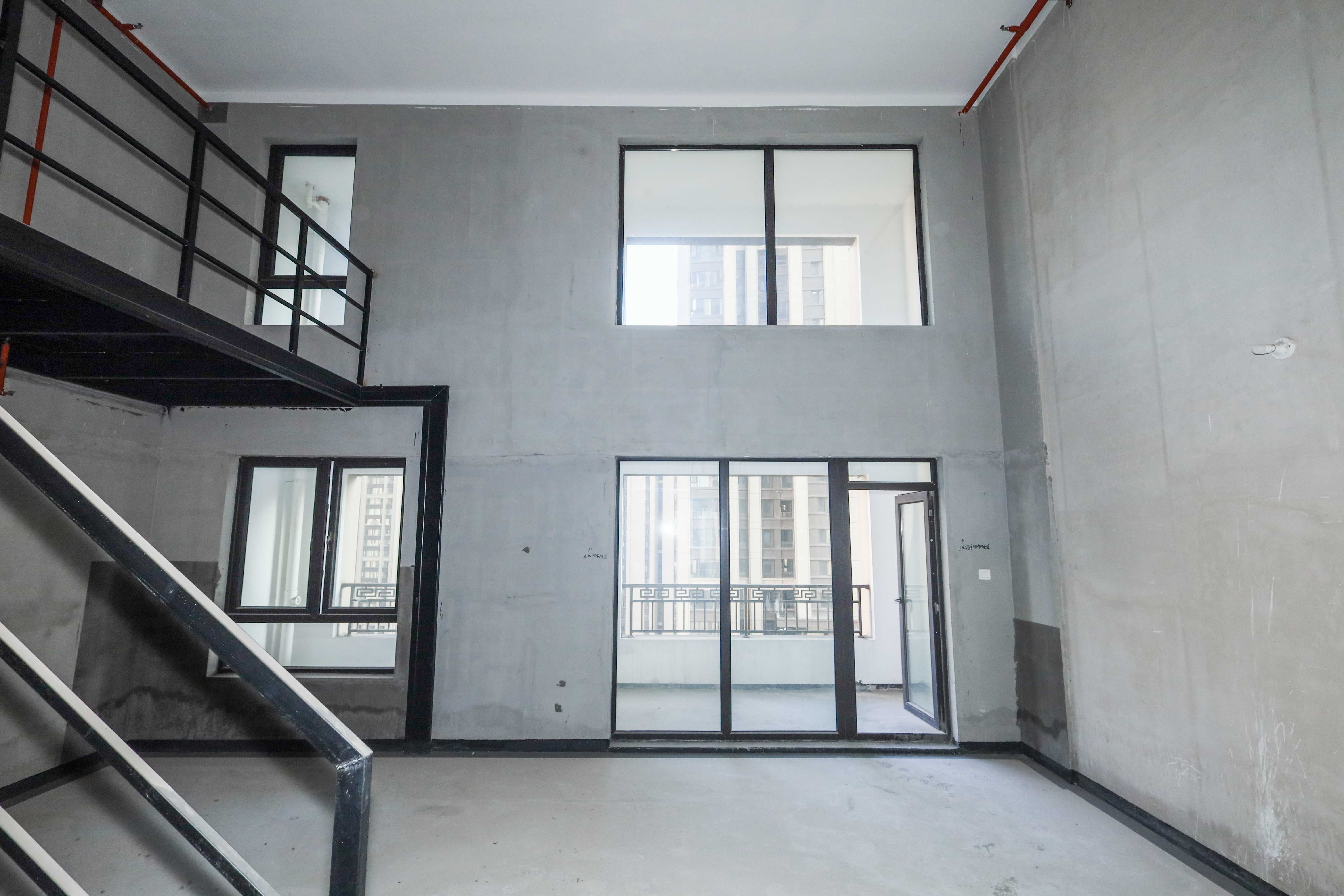 建发央著  4室2厅2卫   320.00万客厅