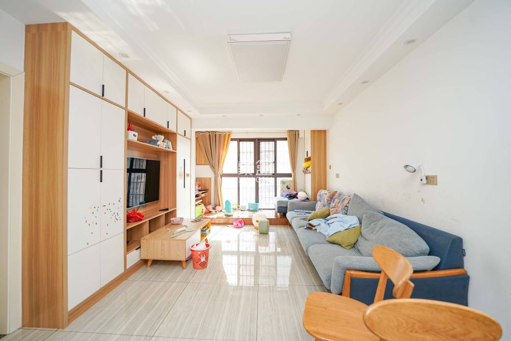绿地新都会  3室2厅2卫   95.00万