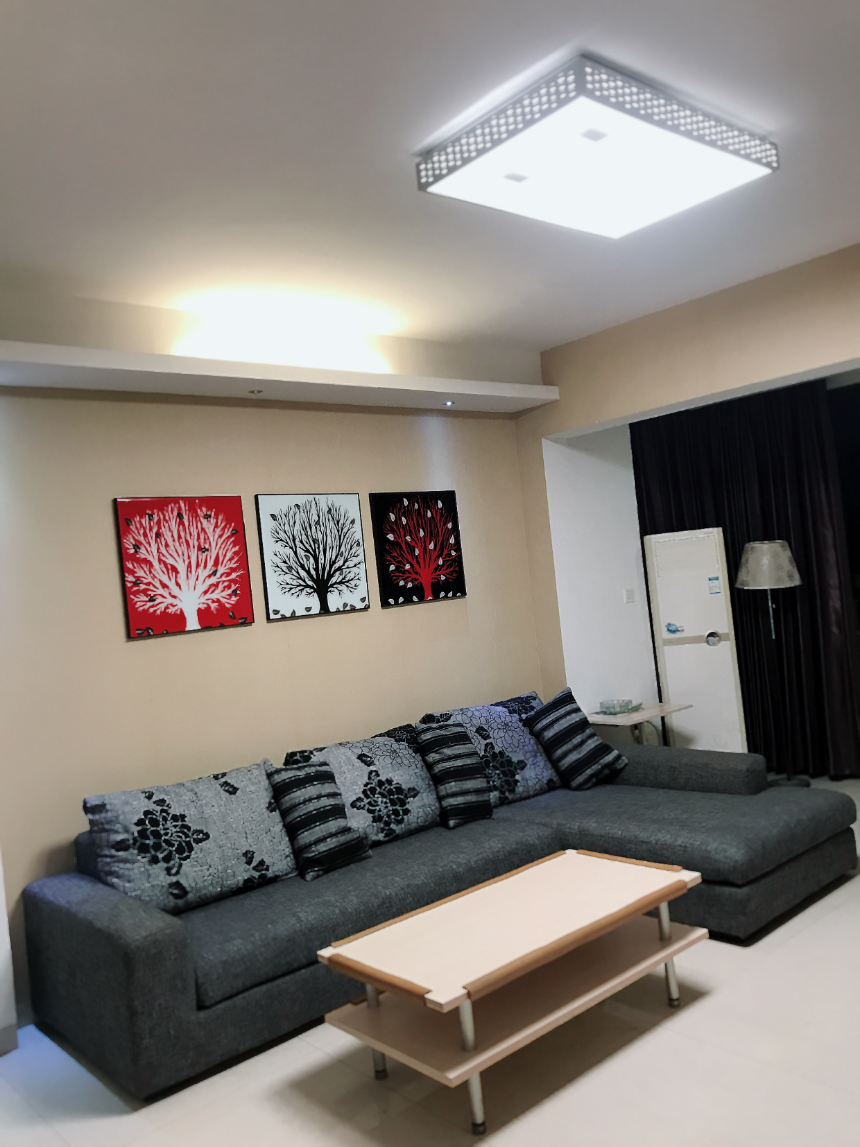 名仕华府  3室2厅1卫   2300.00元/月室内图