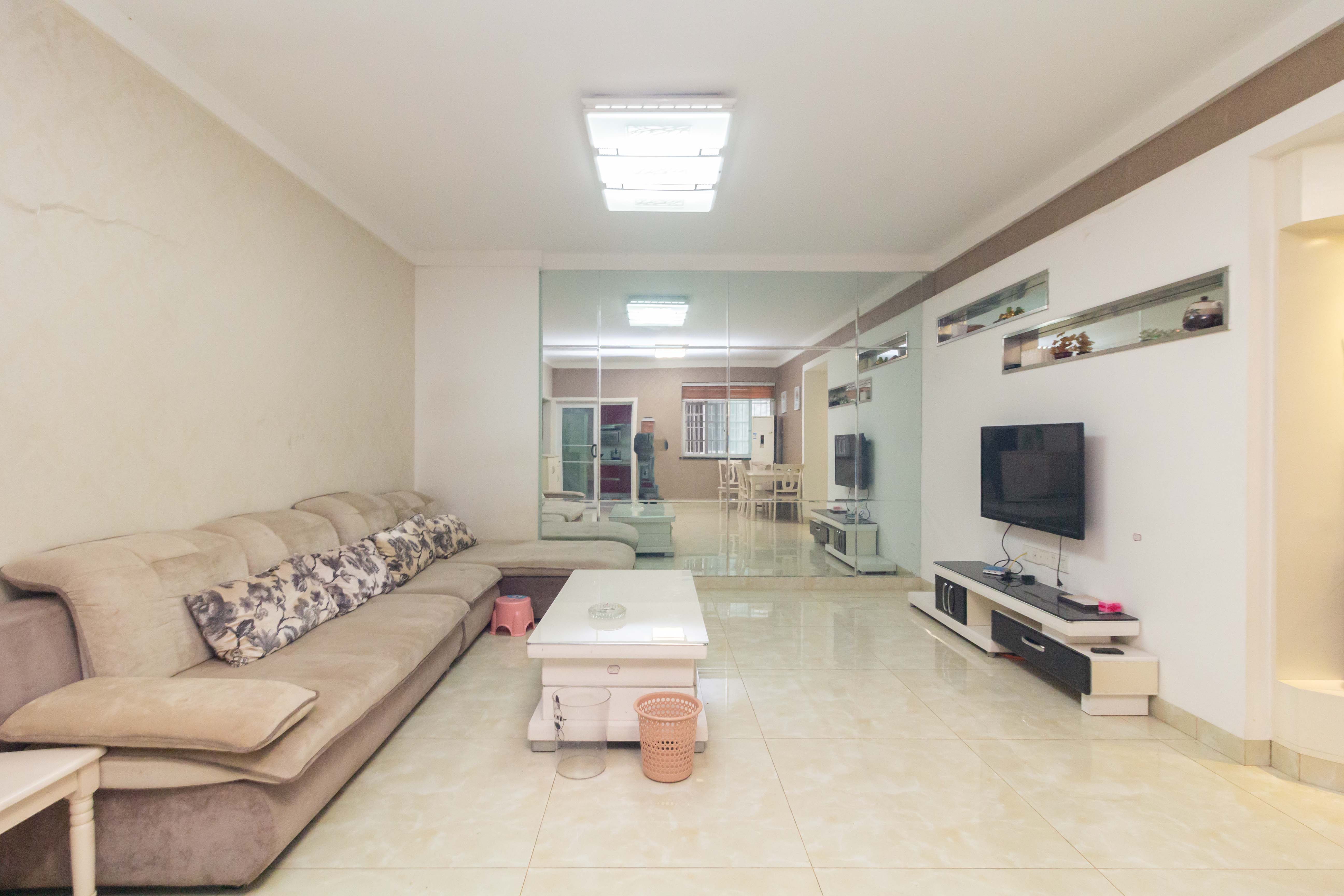 明天一城  2室2厅1卫    48.0万 明天一城  2室2厅1卫    48.0万客厅