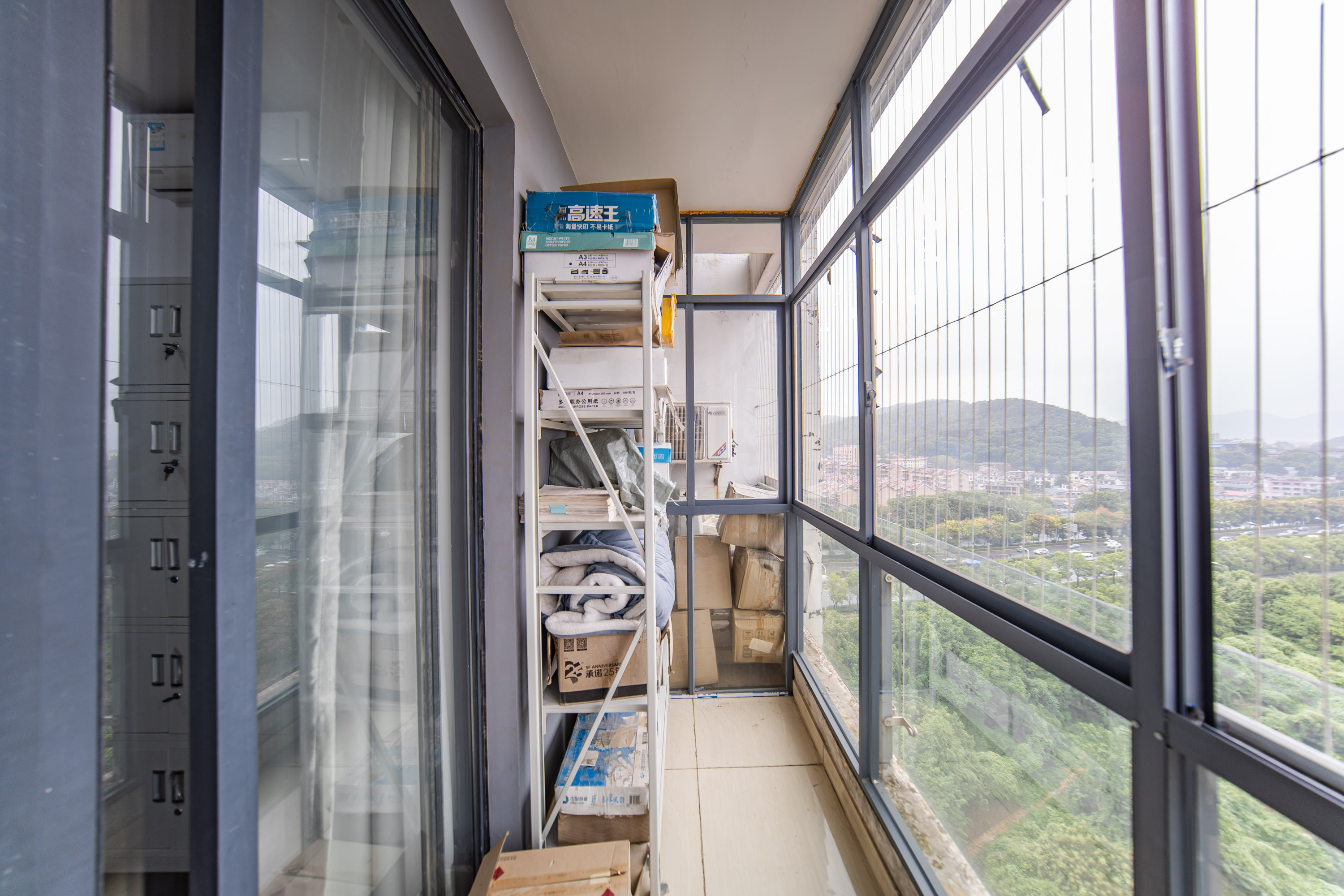阳光100三期  4室2厅1卫   170.00万阳台