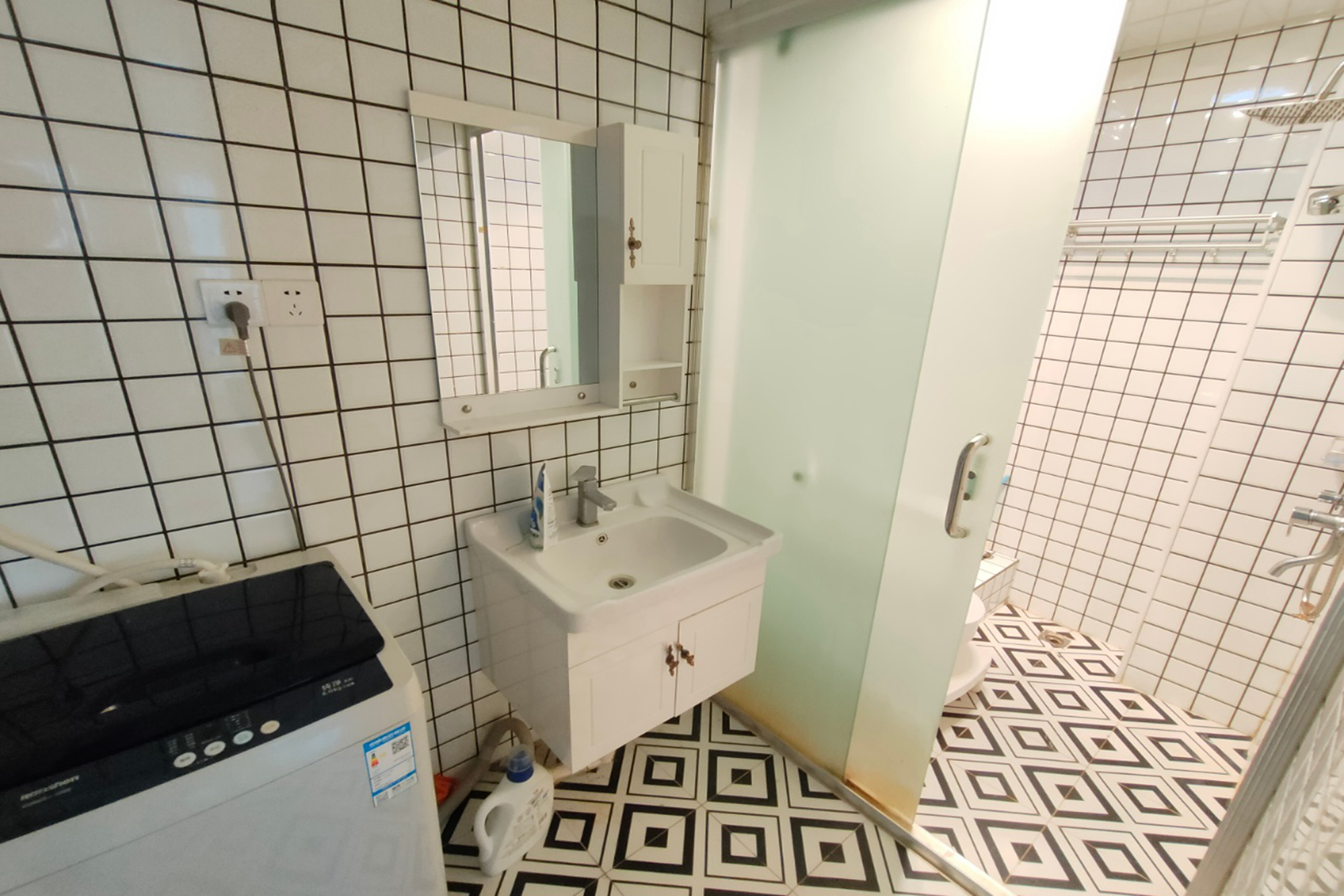 第六都（陆都小区）  1室1厅1卫   50.00万卫生间