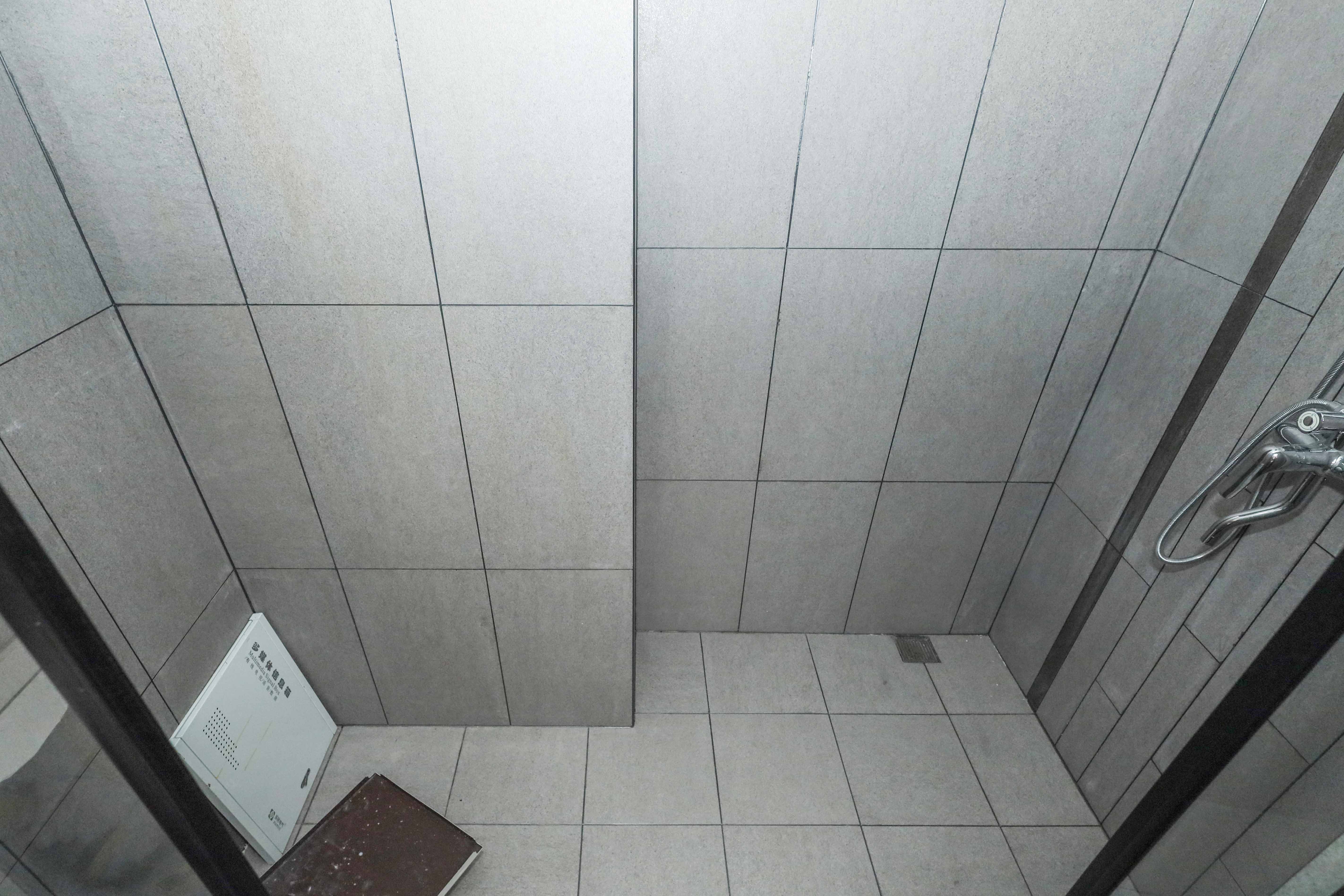 建发央著  3室2厅2卫   181.00万卫生间