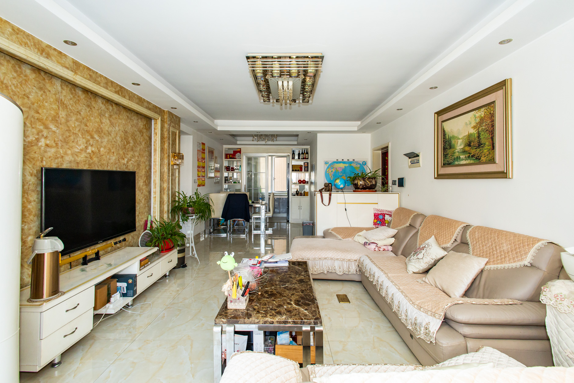 恒广国际景园一二区  3室2厅2卫    112.8万 恒广国际景园一二区  3室2厅2卫    112.8万客厅