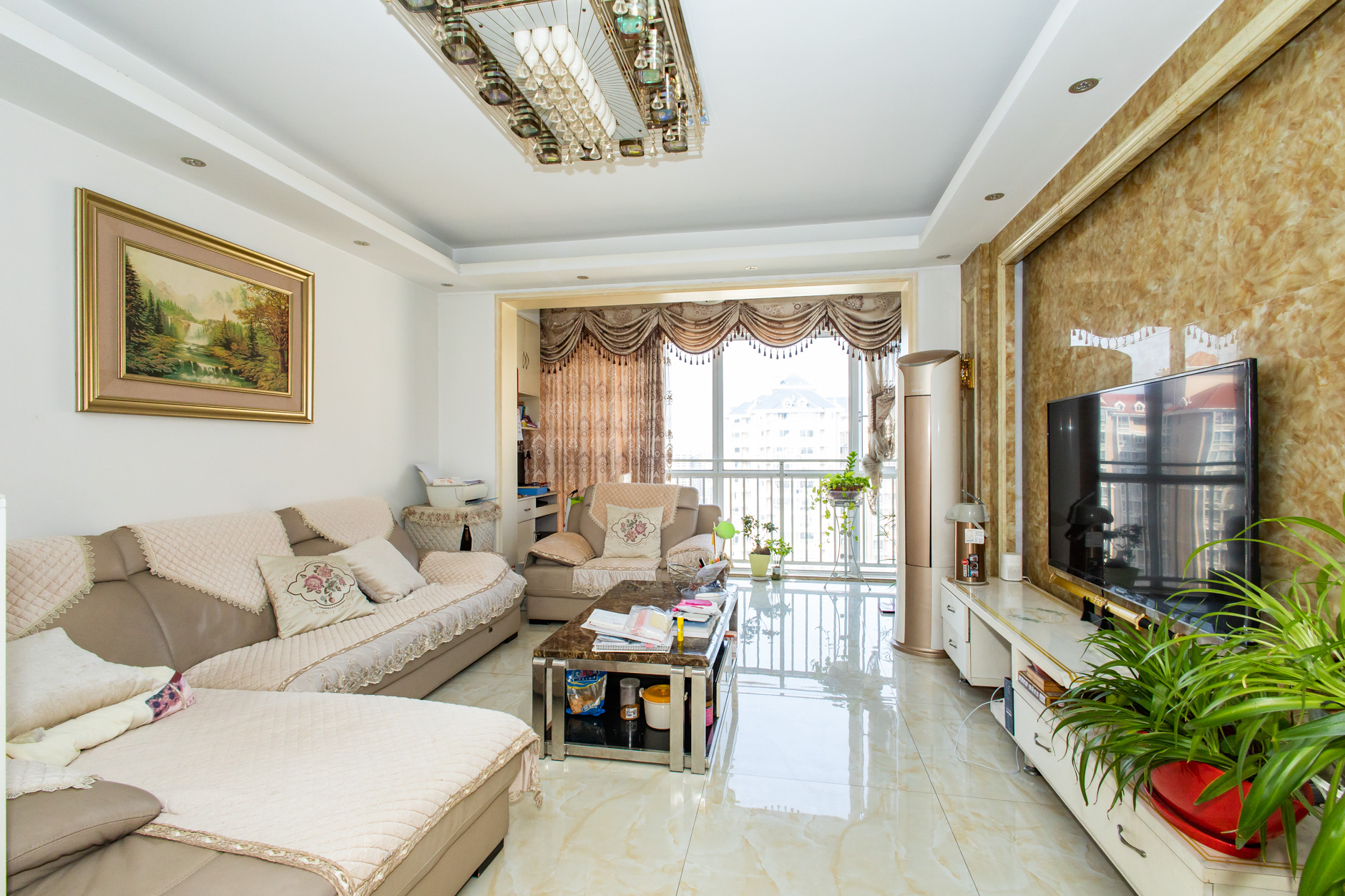 恒广国际景园一二区  3室2厅2卫    112.8万 恒广国际景园一二区  3室2厅2卫    112.8万客厅