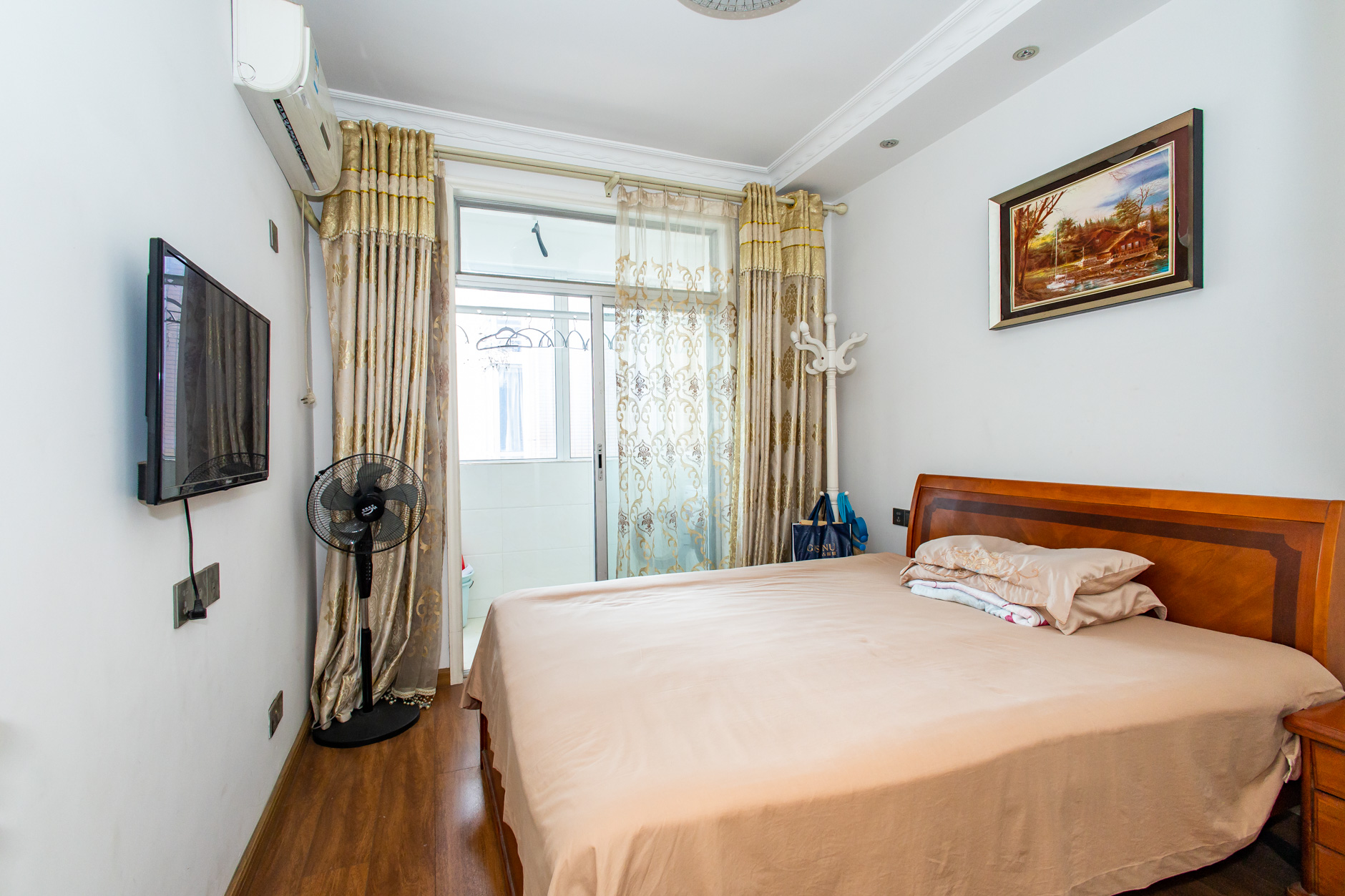 恒广国际景园一二区  3室2厅2卫    112.8万 恒广国际景园一二区  3室2厅2卫    112.8万卧室