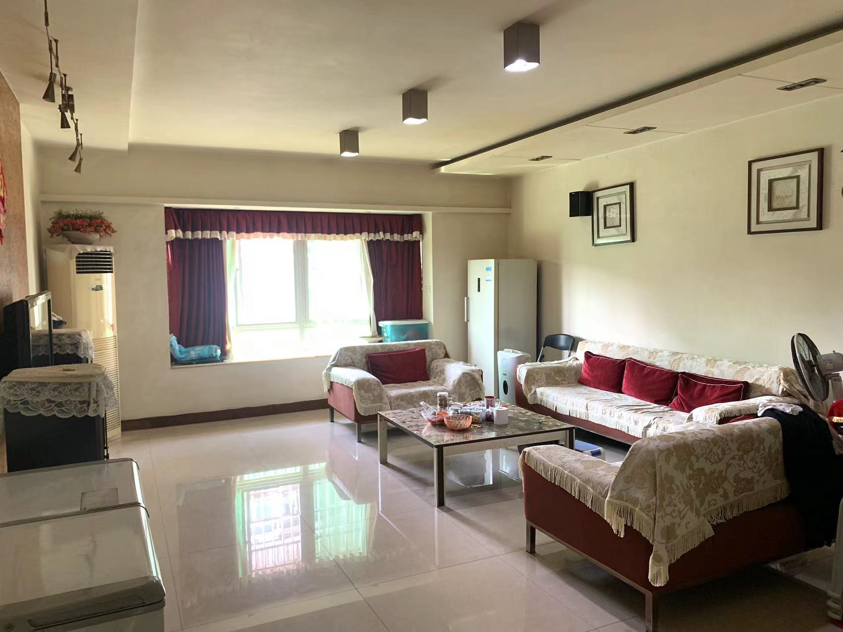 湘银二期世纪花园 5室2厅2卫 75.0万 湘银二期世纪花园 5室2厅2卫 75.0万室内图