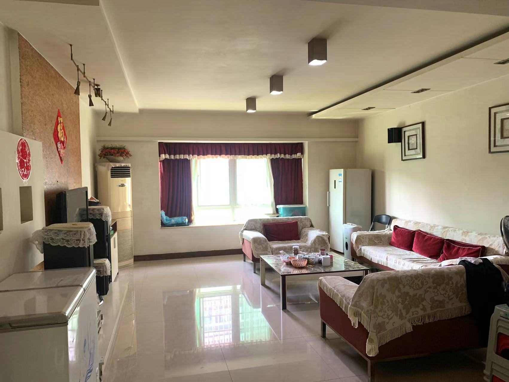 湘银二期世纪花园 5室2厅2卫 75.0万 湘银二期世纪花园 5室2厅2卫 75.0万室内图