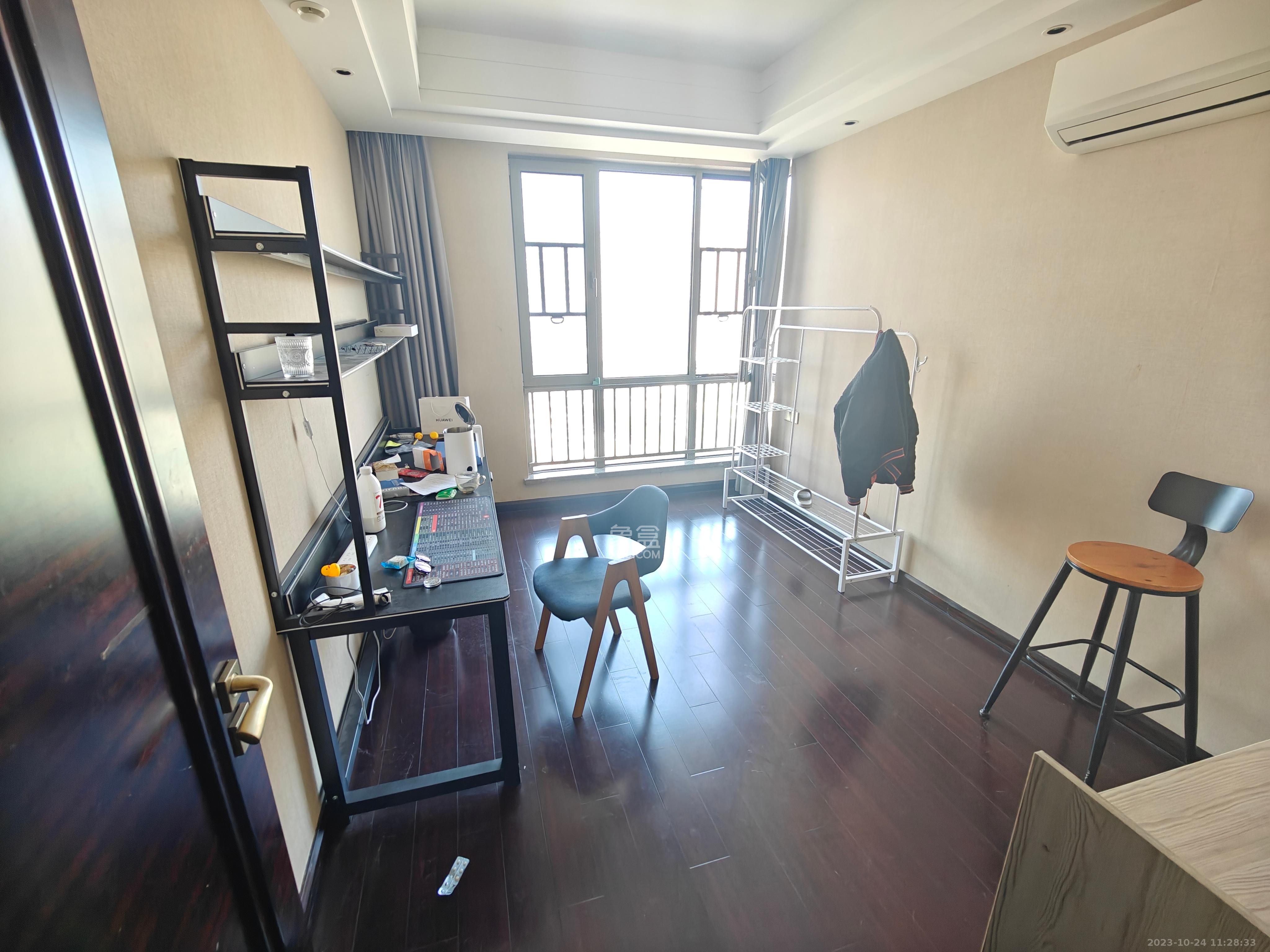 梅溪湖金茂府(金茂广场)(金茂览秀城) 4室2厅2卫 4500.00元/月 梅溪湖金茂府(金茂广场)(金茂览秀城) 4室2厅2卫 4500.00元/月室内图