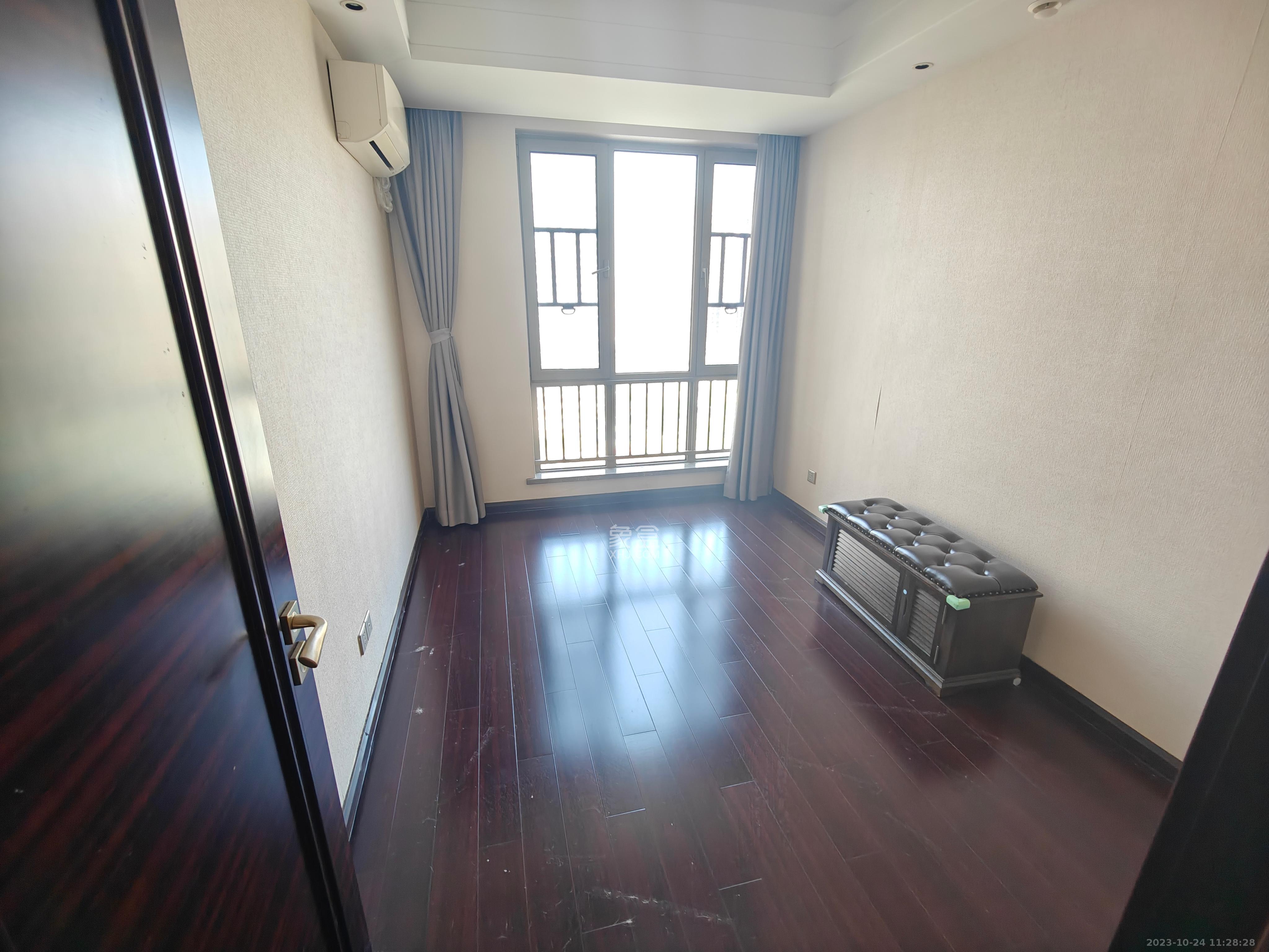 梅溪湖金茂府(金茂广场)(金茂览秀城) 4室2厅2卫 4500.00元/月 梅溪湖金茂府(金茂广场)(金茂览秀城) 4室2厅2卫 4500.00元/月室内图