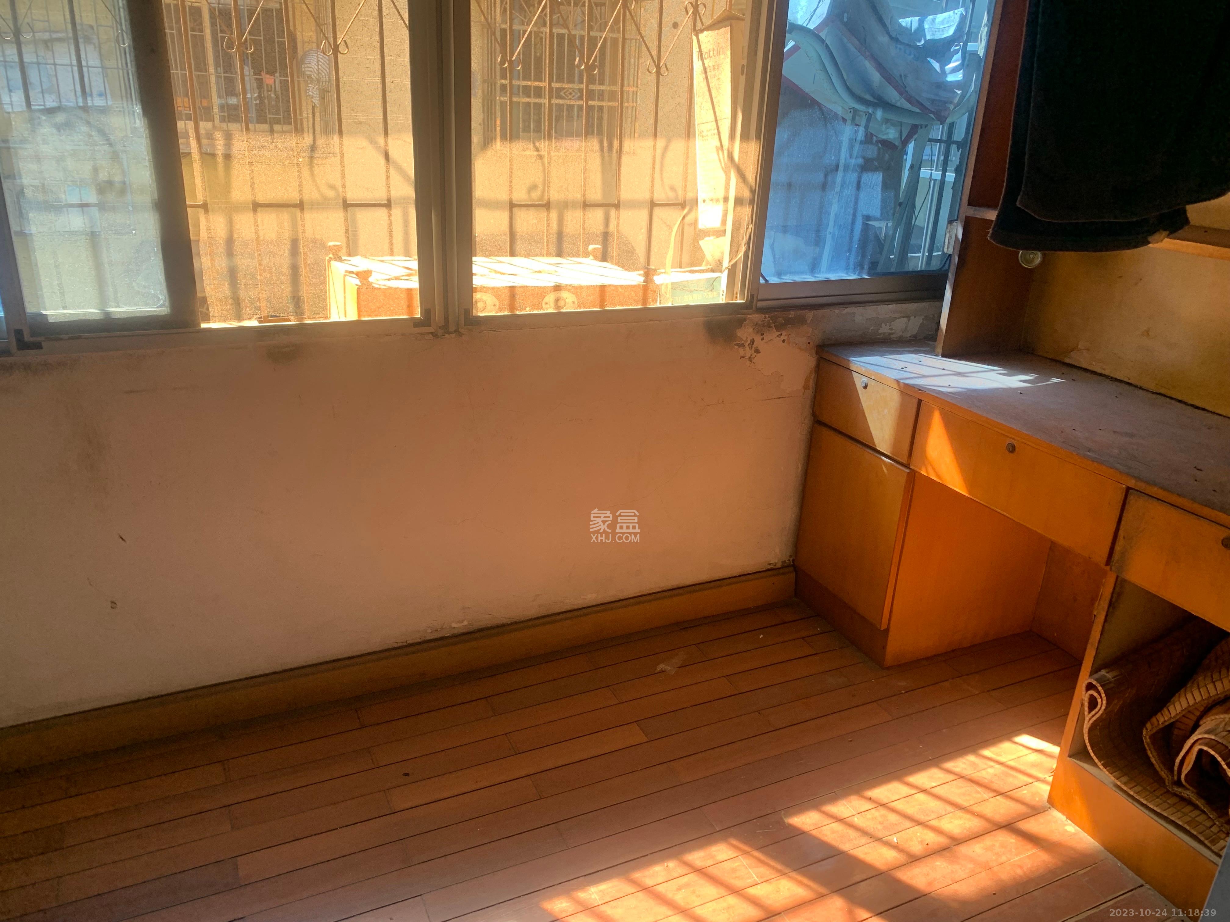 凤凰商贸城  3室1厅1卫   1800.00元/月室内图